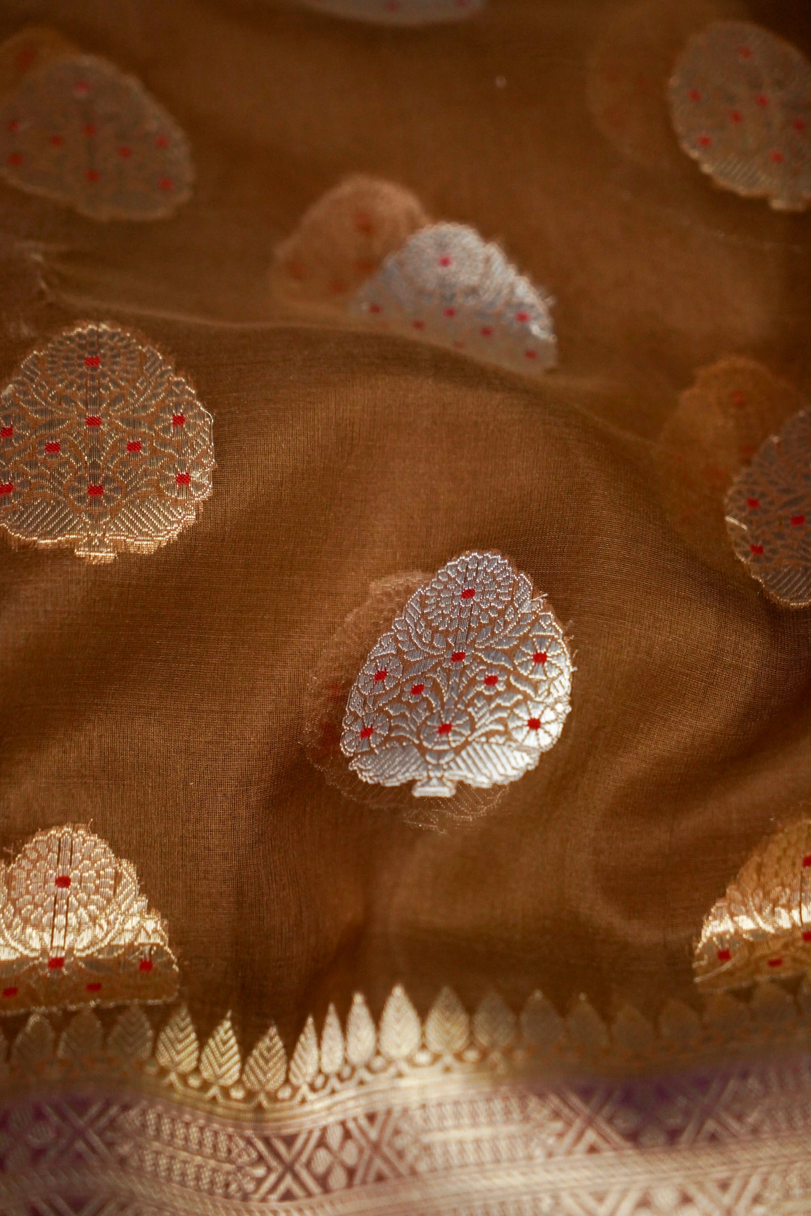 Banarasi Kora Silk Kadwa Kadiyal Handwoven Saree in Coffee Brown - Khinkhwab