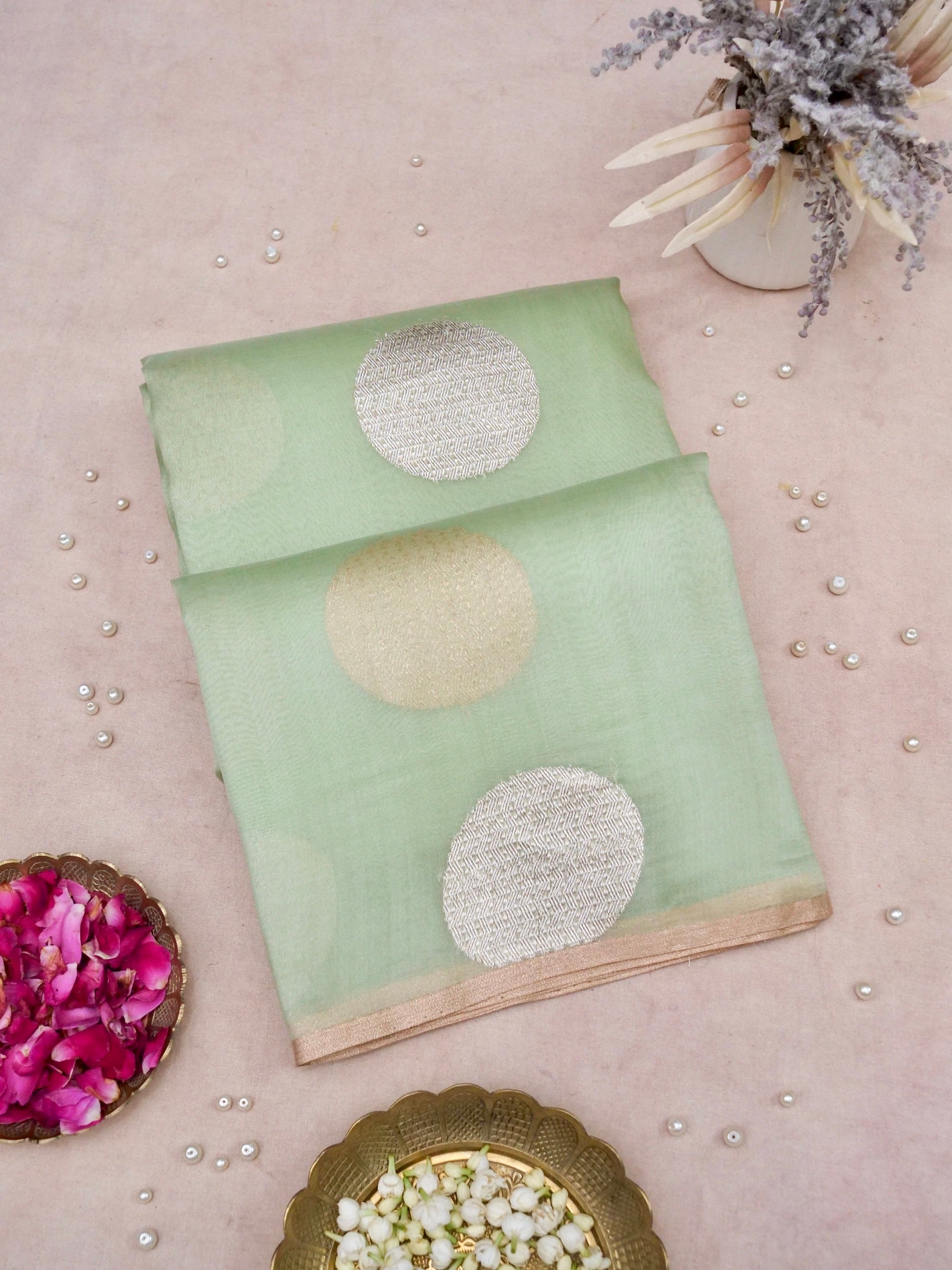 Kora Silk Kadwa Handwoven Banarasi Saree in Pista Green