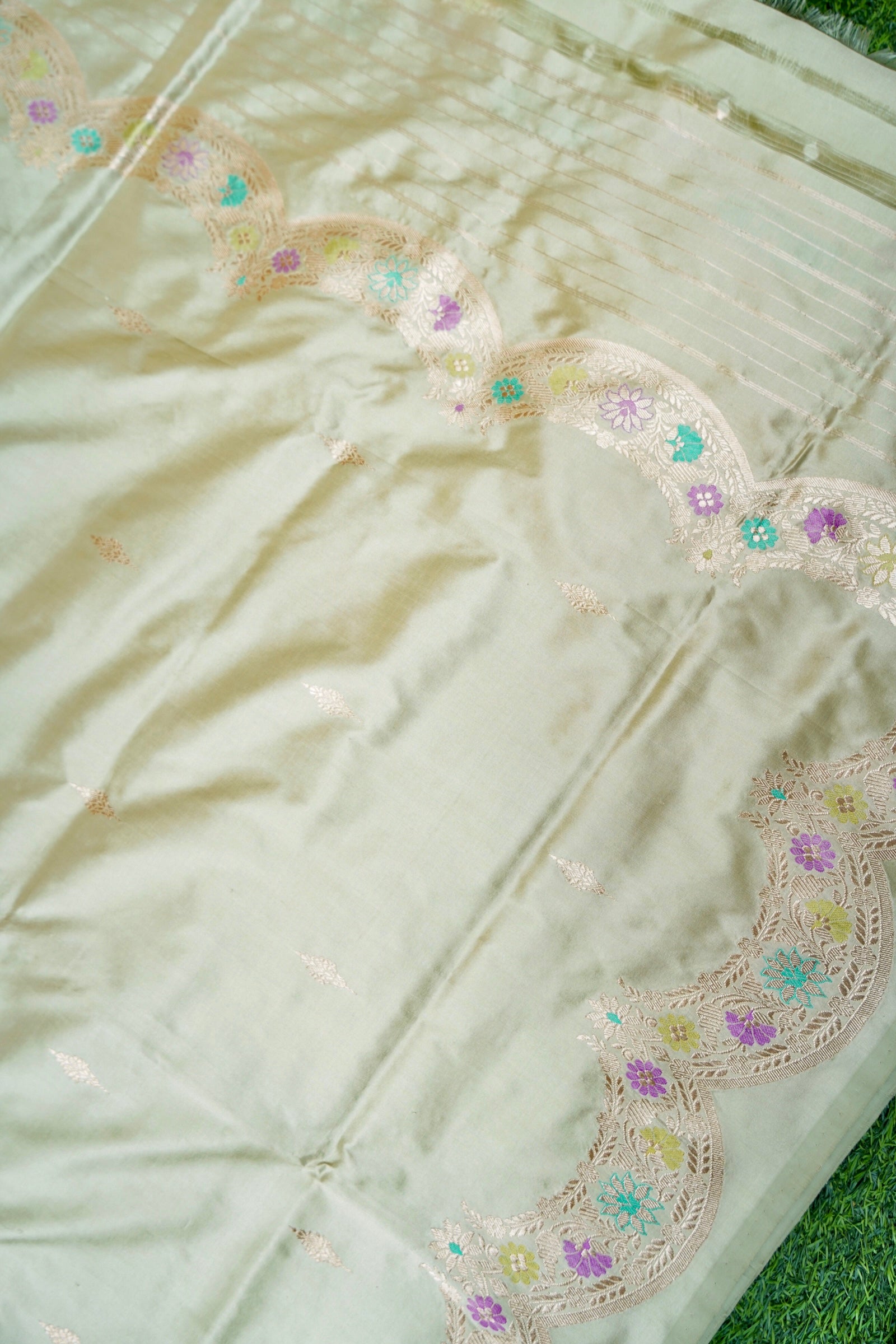 Banarasi Katan Silk Kadwa Scallop Border Handloom Saree | Sage