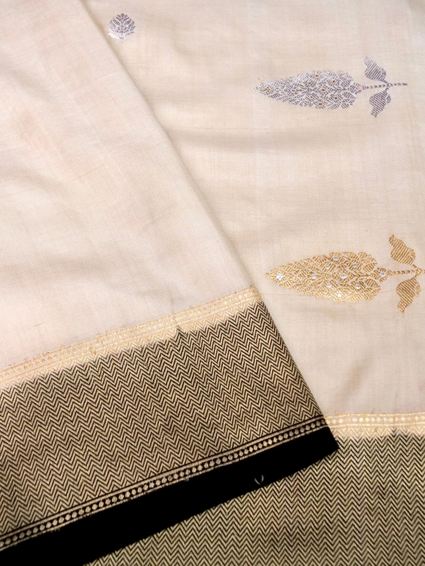 Banarasi Gajji Silk Kadwa Patti Buti Handwoven Saree in Beige