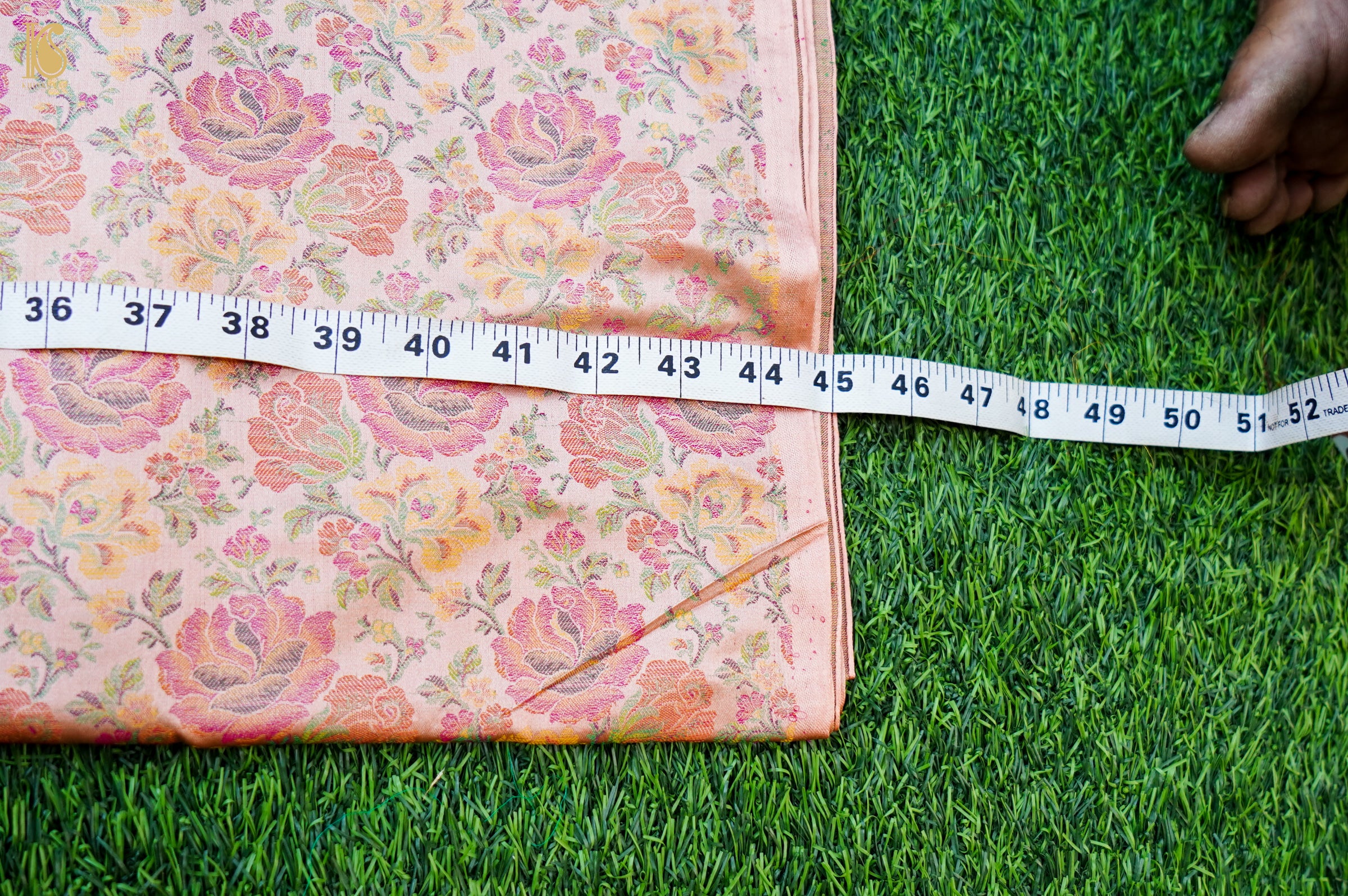 Handloom Banarasi Tanchoi Silk Rose Fabric