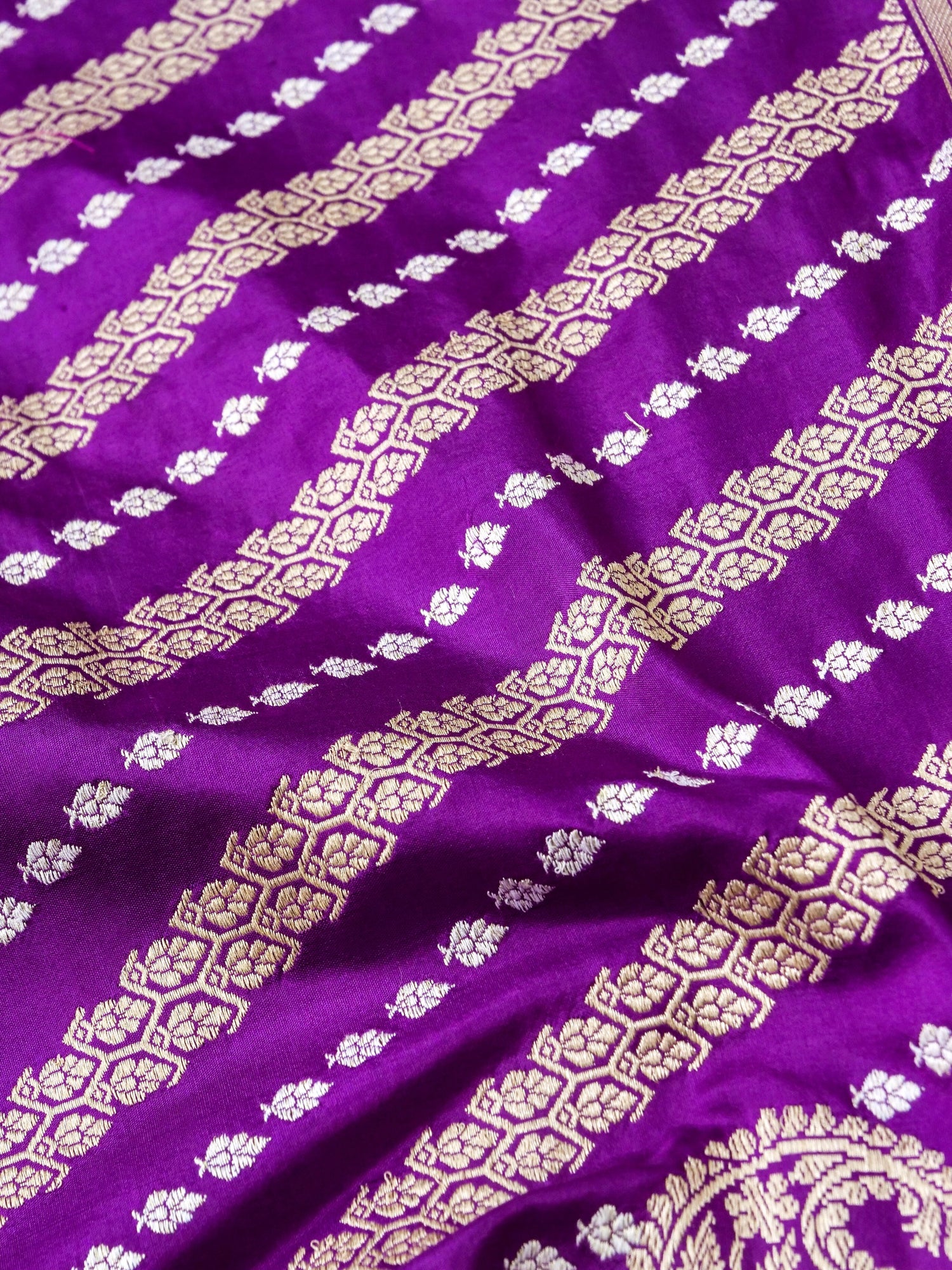 Handloom Banarasi Katan Silk Kadwa Saree