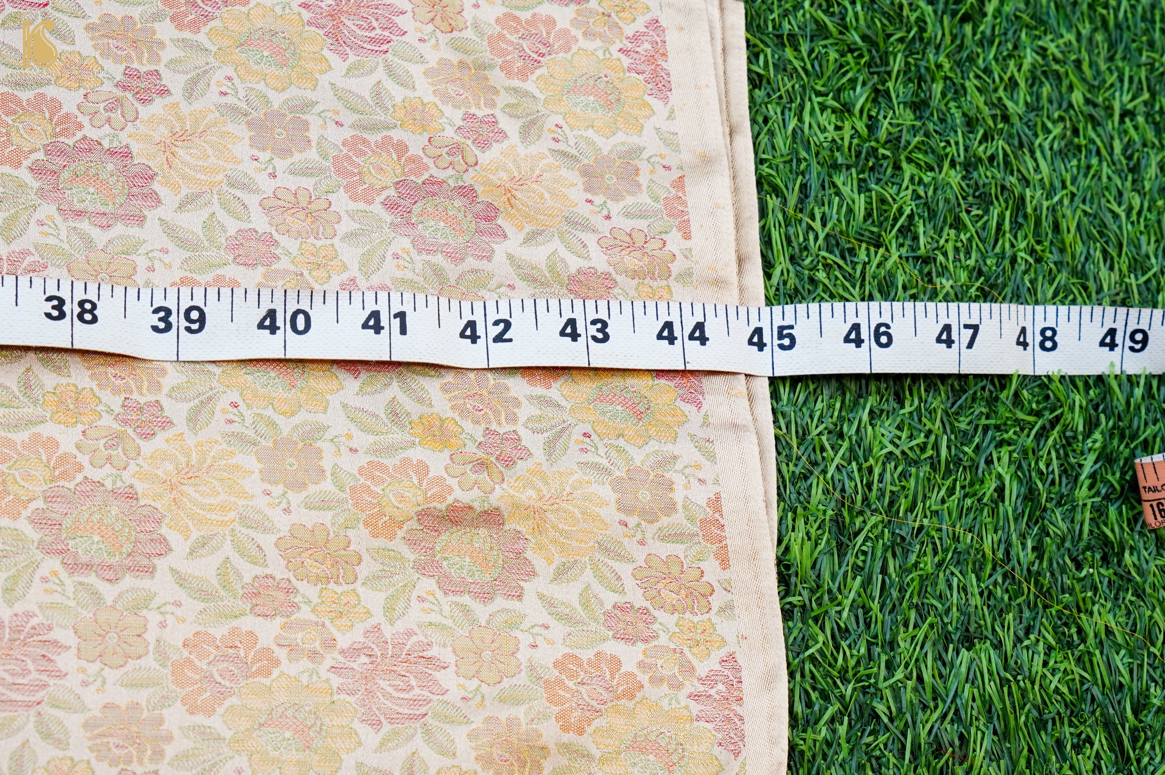 Handloom Banarasi Peonies Tanchoi Silk Fabric