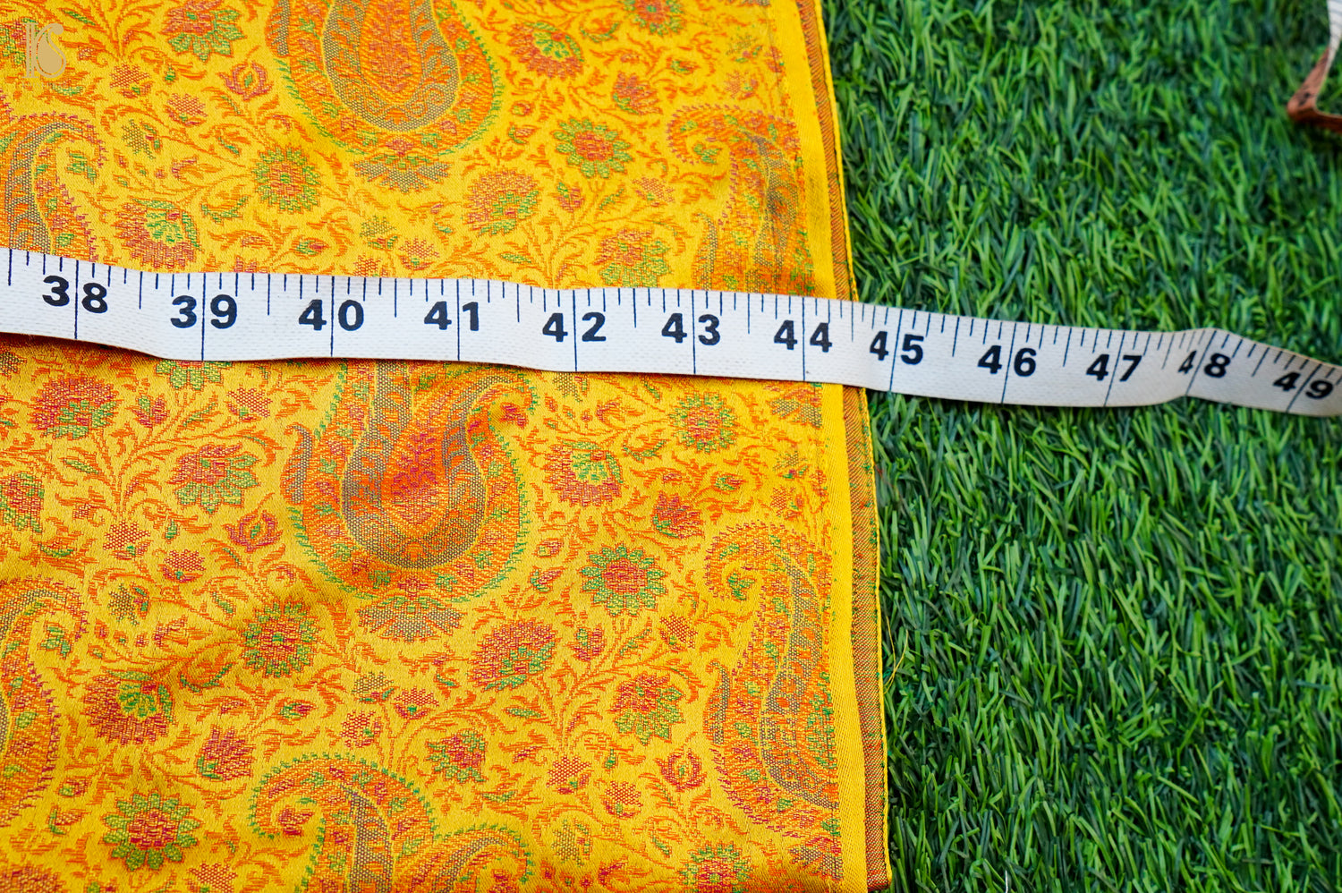 Handloom Banarasi Kalka Ambi Tanchoi Silk Fabric