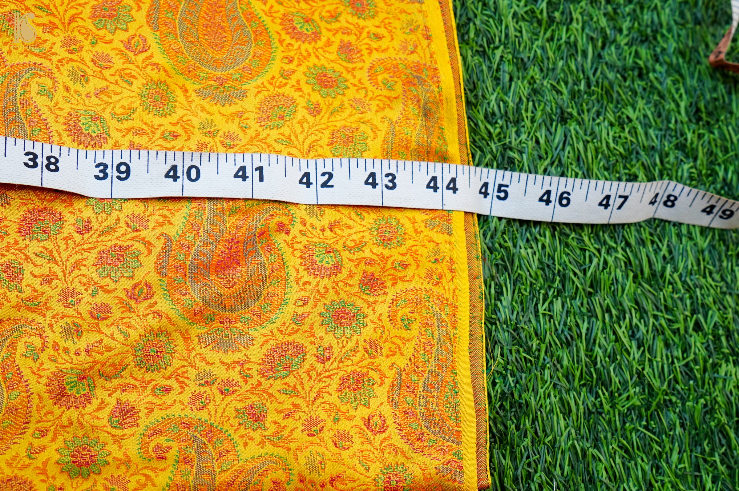 Handloom Banarasi Kalka Ambi Tanchoi Silk Fabric