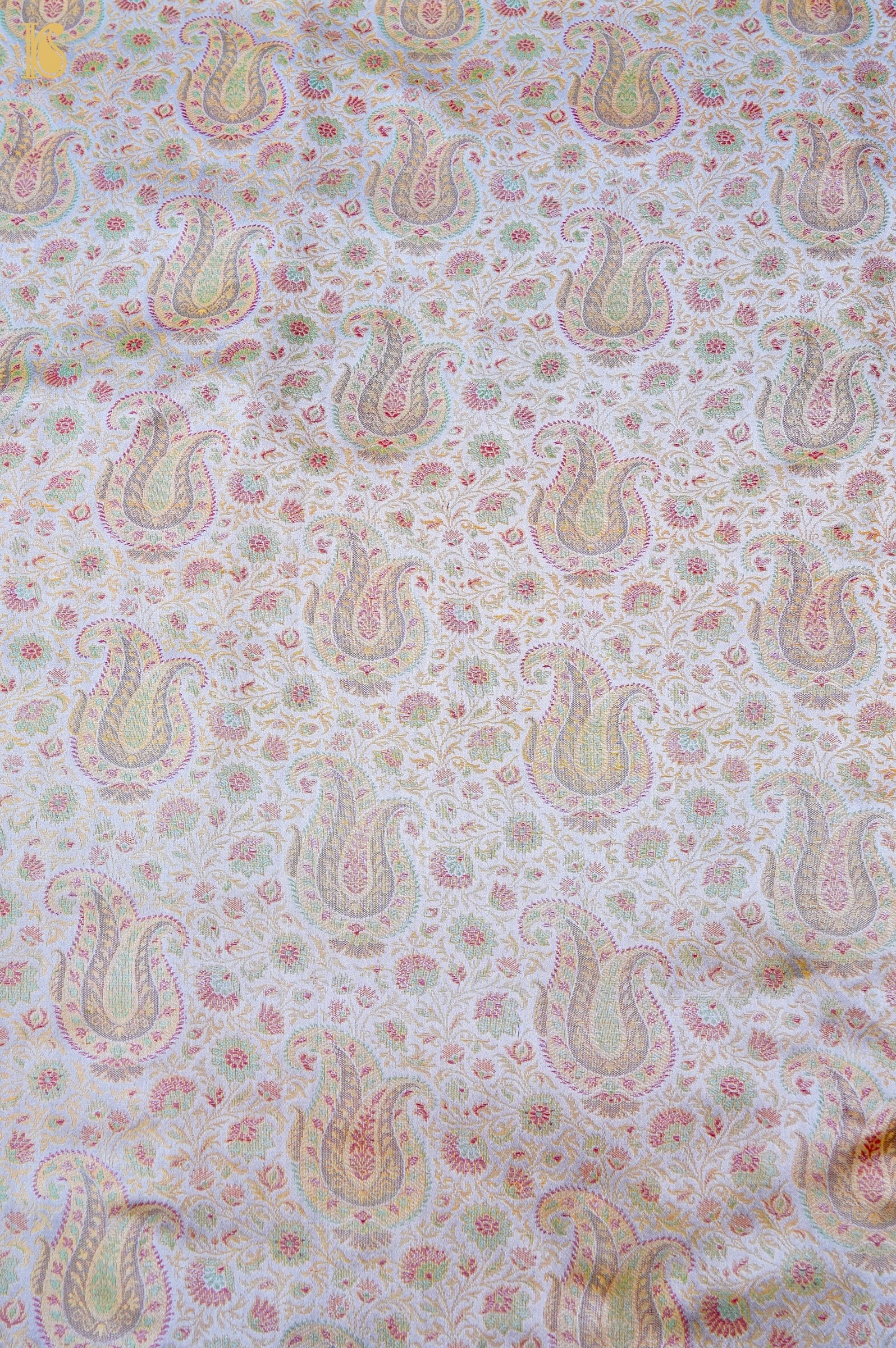 Handloom Banarasi Kalka Ambi Tanchoi Silk Fabric