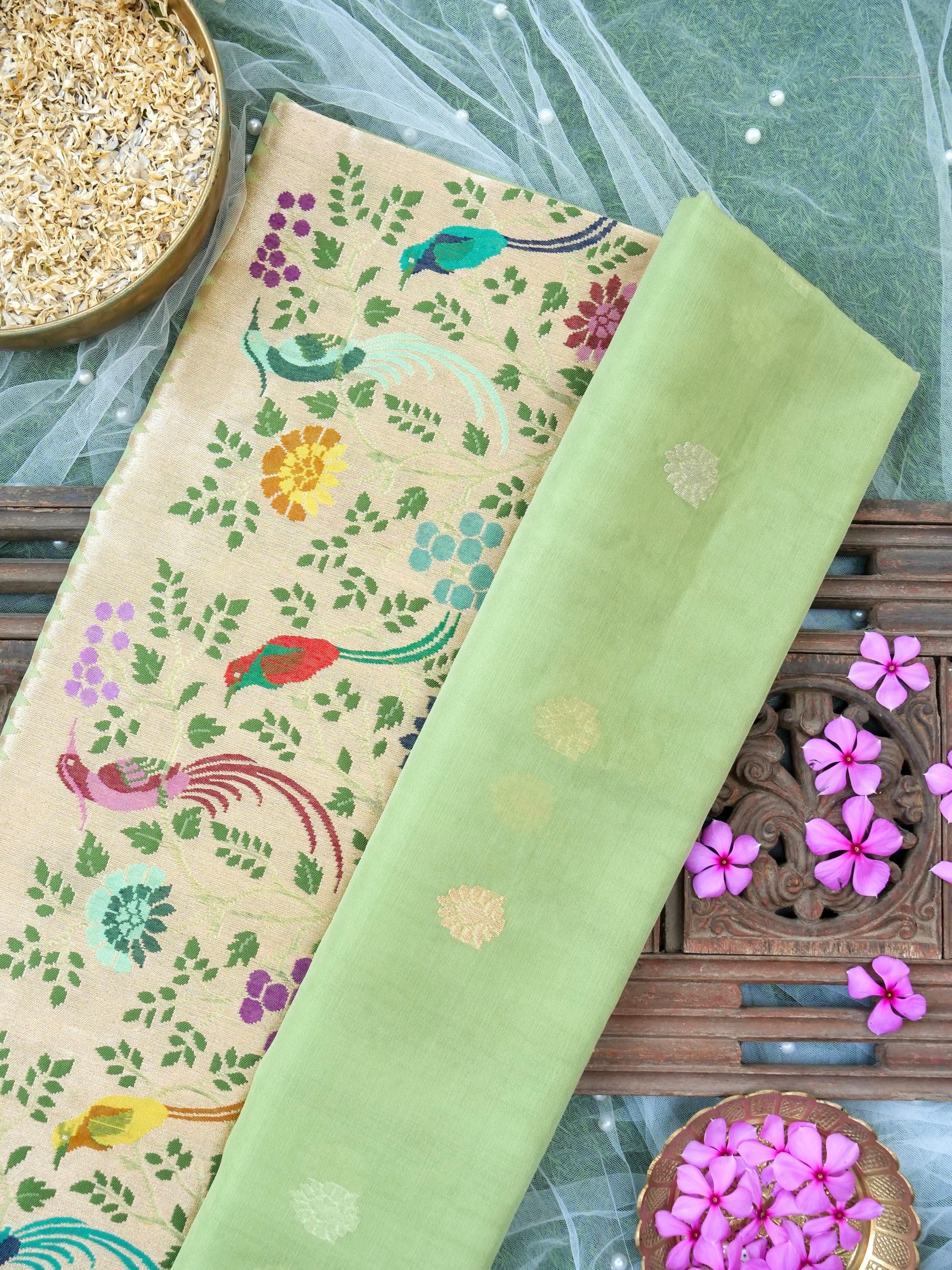 Banarasi Kora Silk Kadwa Handloom Saree with Paithani Border | Pista Green - Khinkhwab