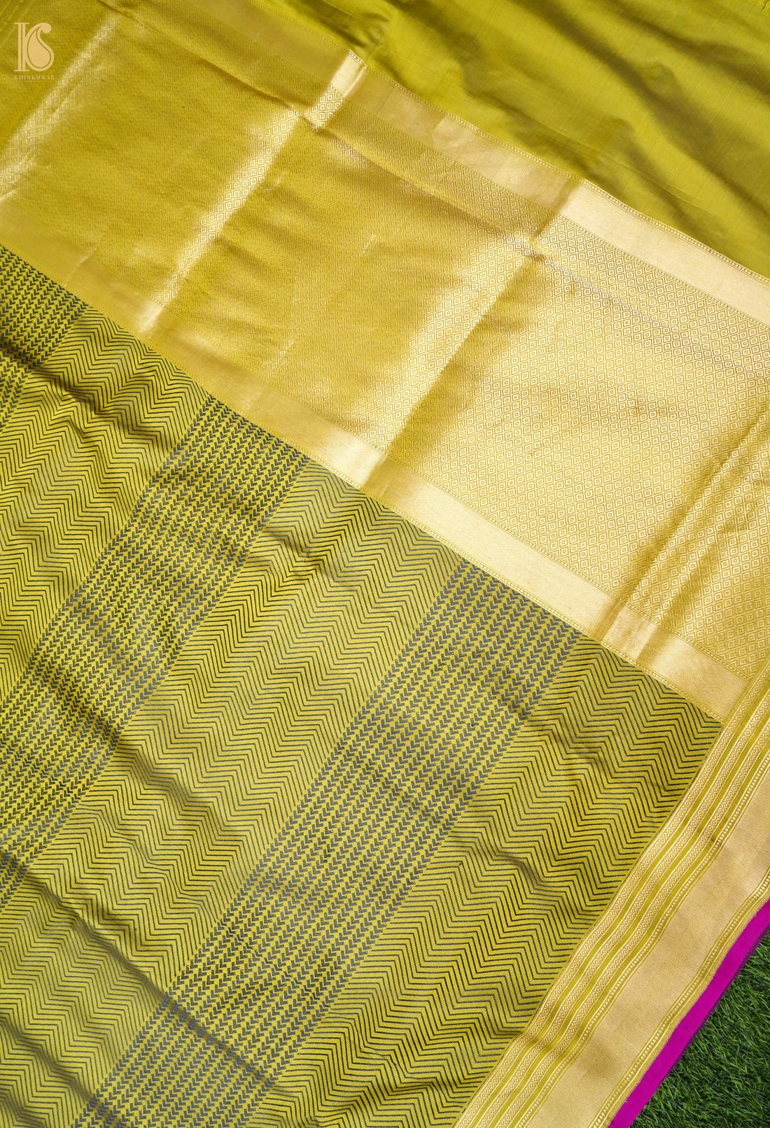Katan Silk Tanchoi Chevron Handwoven Banarasi Saree in Chartreuse Green