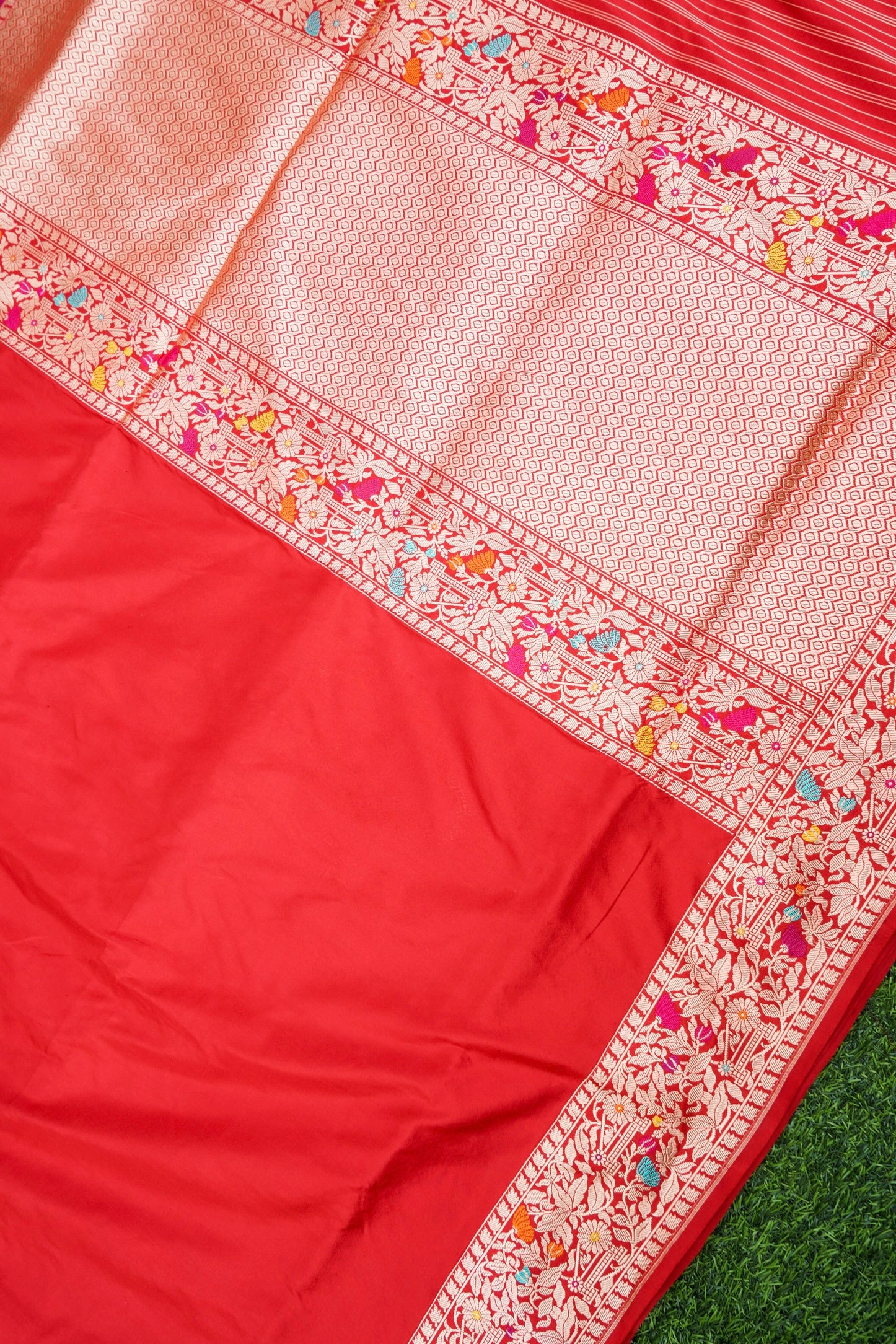Pure Katan Silk Kadwa Bel Banarasi Saree in Tomato Red