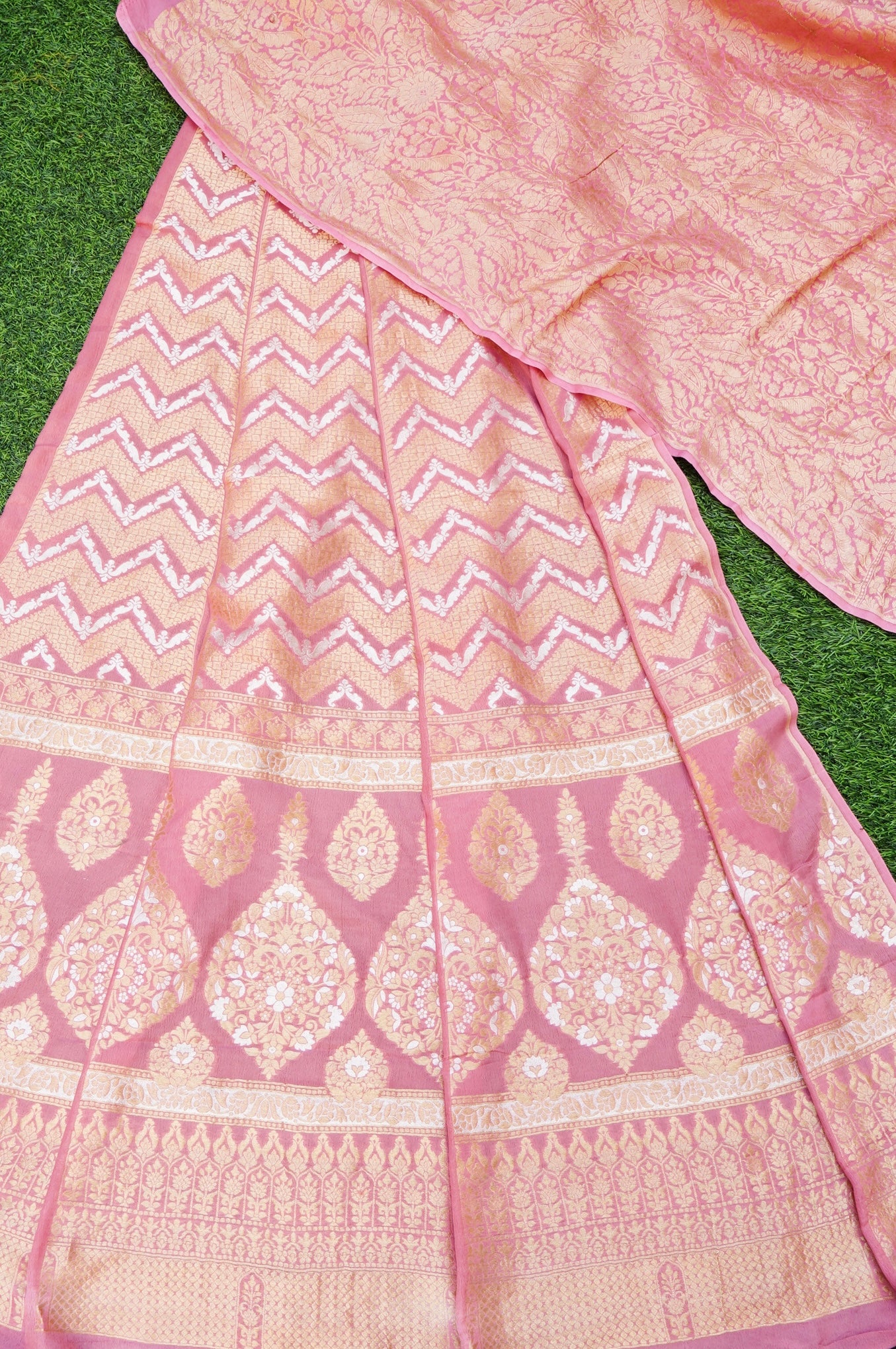 Georgette Kalidar Banarasi Dyeable Lehenga