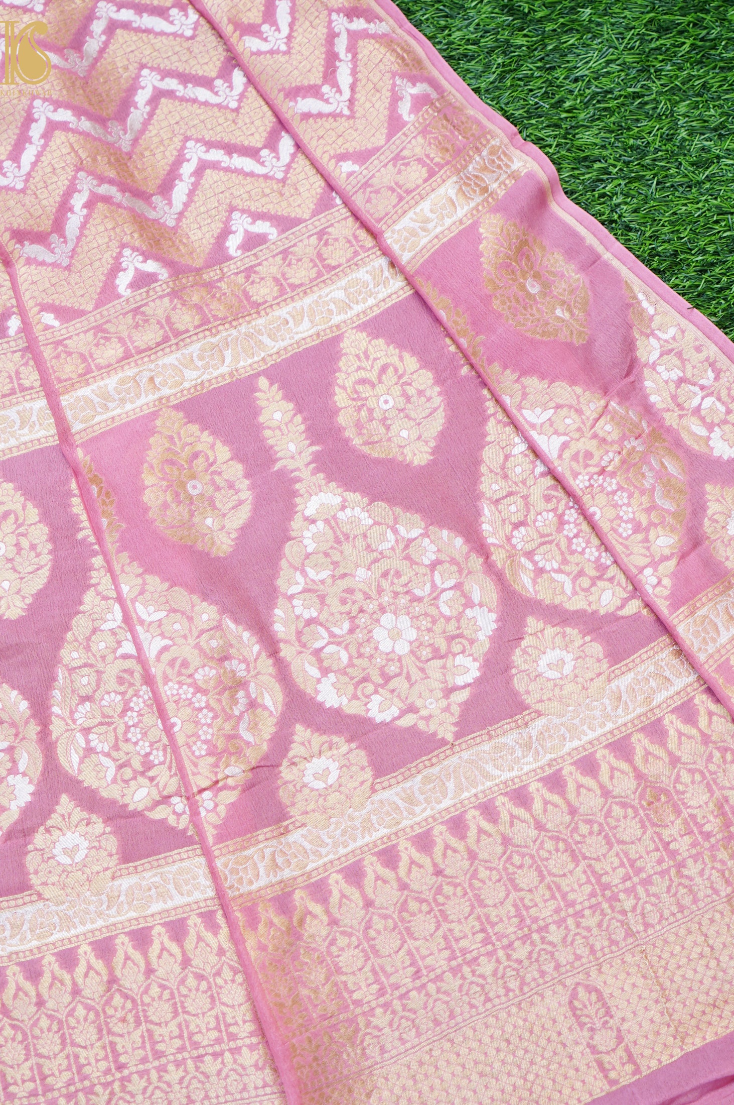 Georgette Kalidar Banarasi Dyeable Lehenga