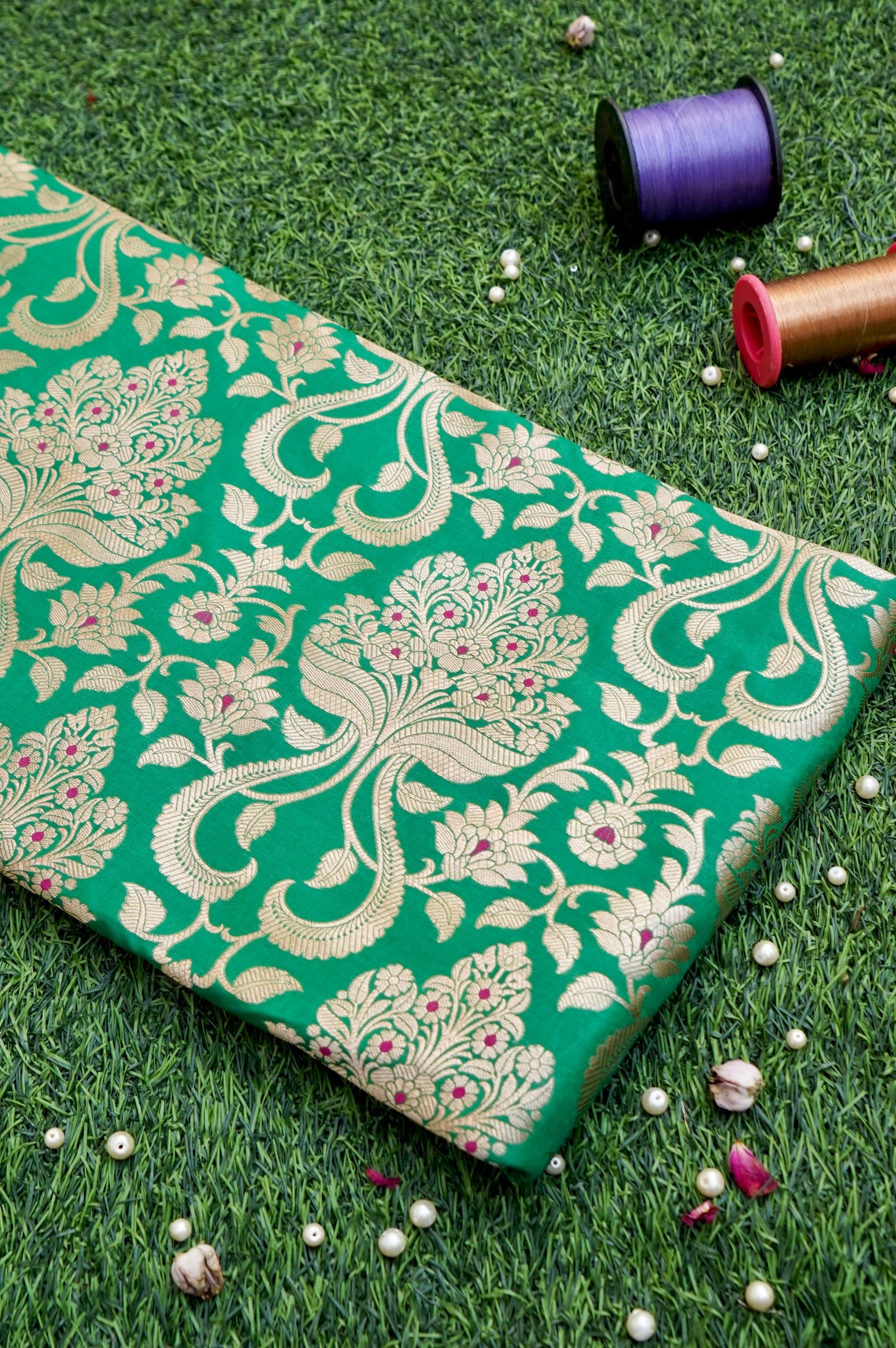 Pure Brocade Banarasi Guldaan Fabric in Green - Khinkhwab