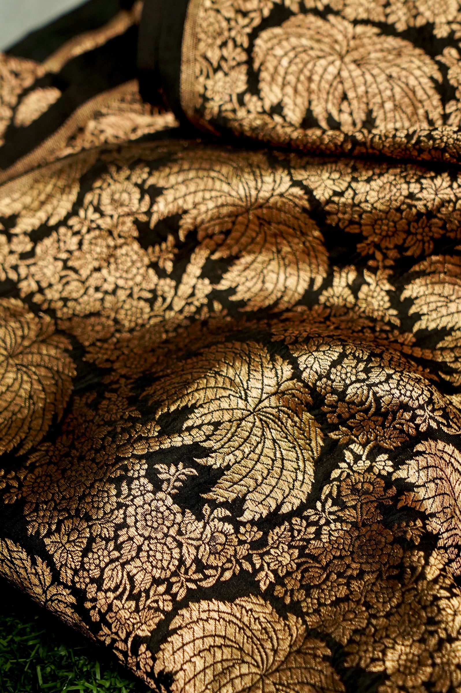 Pure Brocade Banarasi Leaf Fabric in Black - Khinkhwab