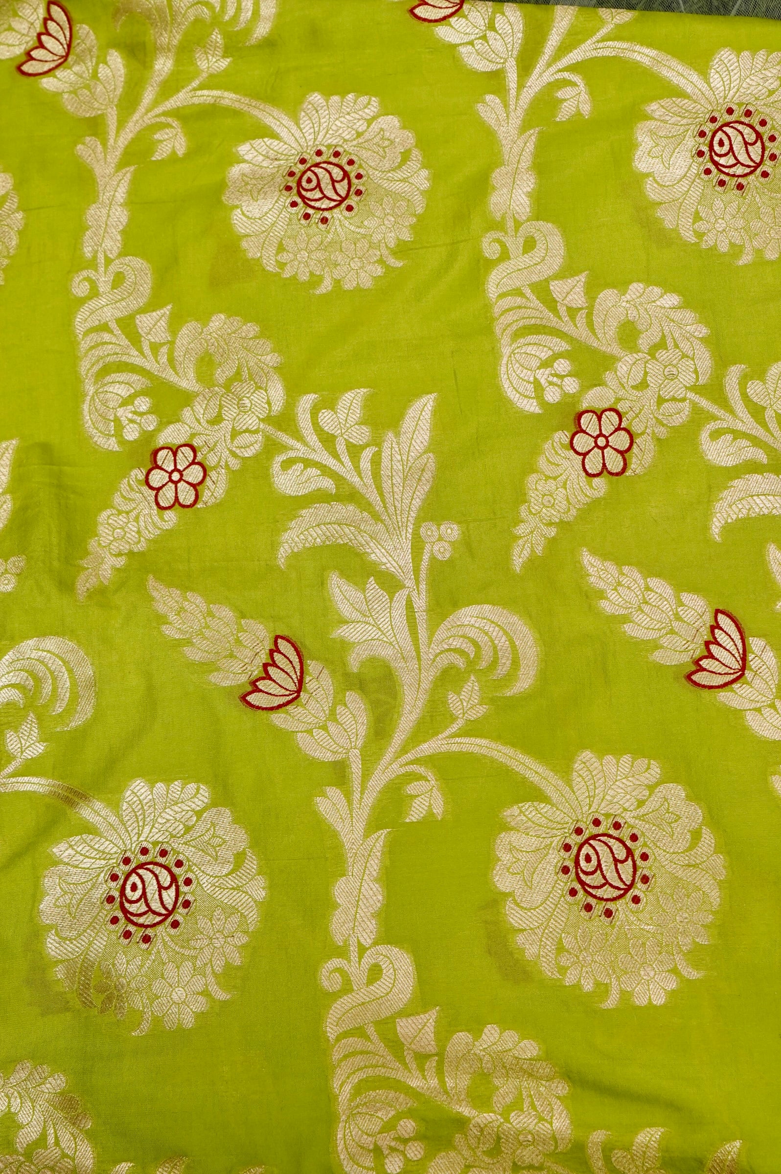Pure Brocade Banarasi Chrysanthemum Jaal Fabric in Green - Khinkhwab