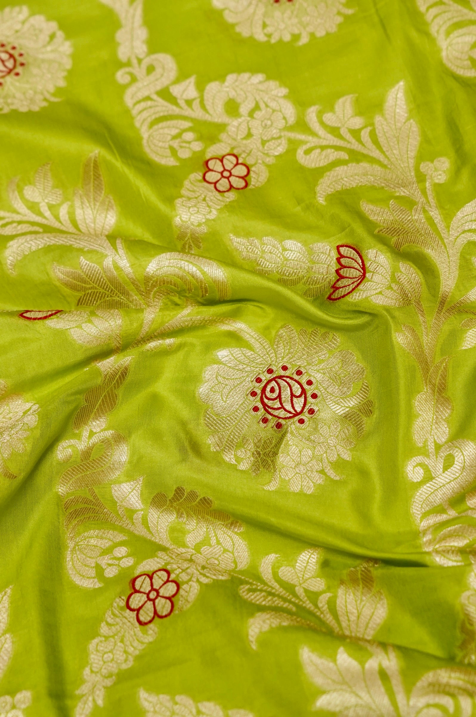 Pure Brocade Banarasi Chrysanthemum Jaal Fabric in Green - Khinkhwab