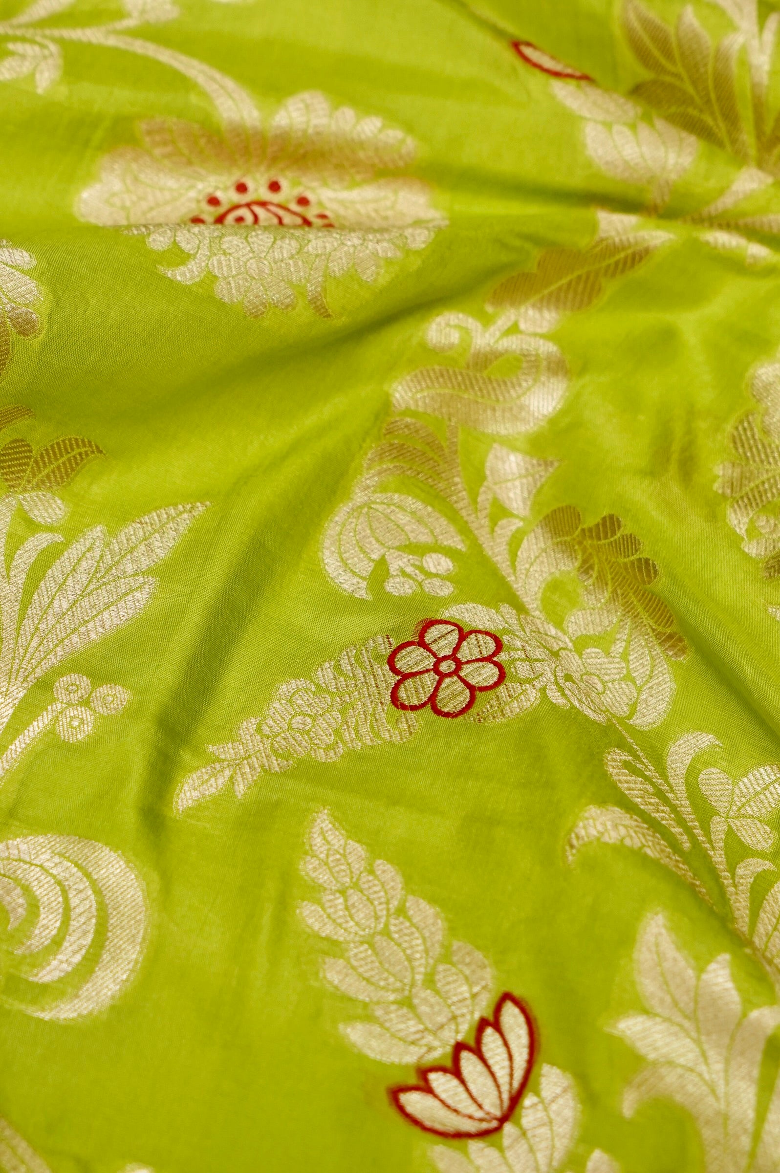 Pure Brocade Banarasi Chrysanthemum Jaal Fabric in Green - Khinkhwab