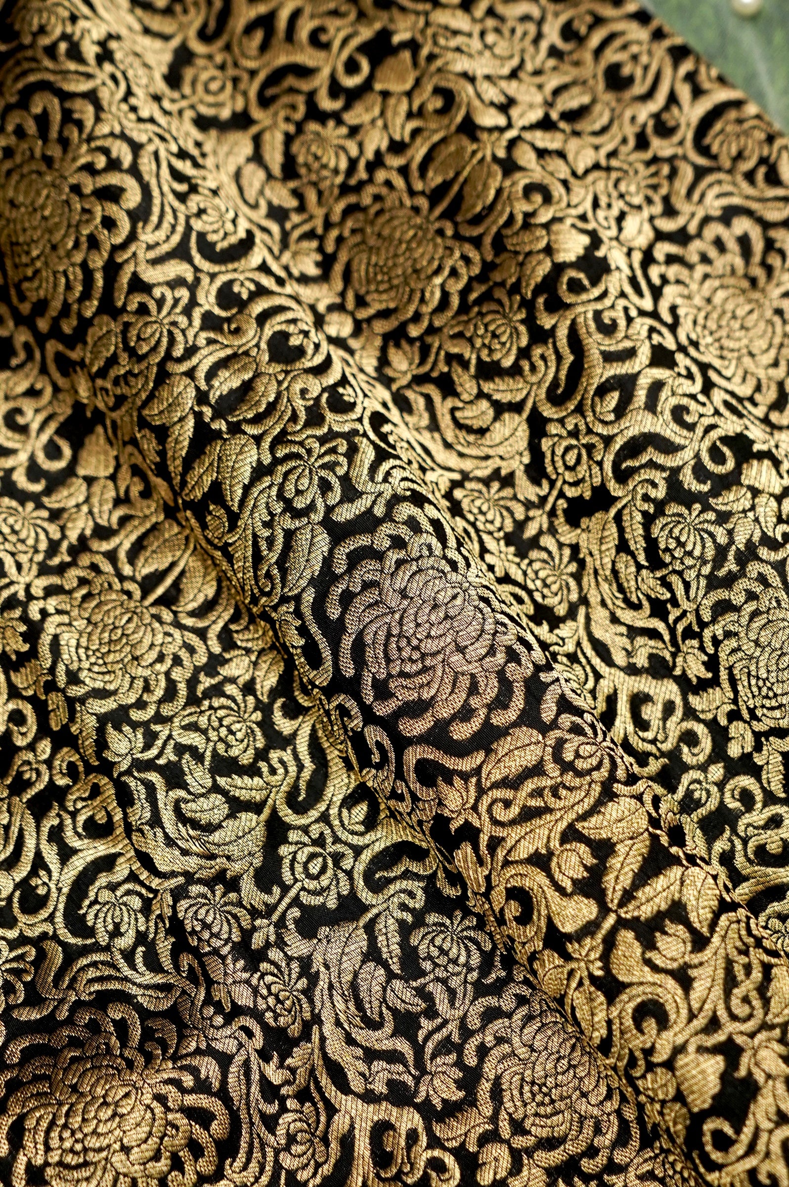 Pure Brocade Banarasi Arabesque Jaal Fabric in Black - Khinkhwab