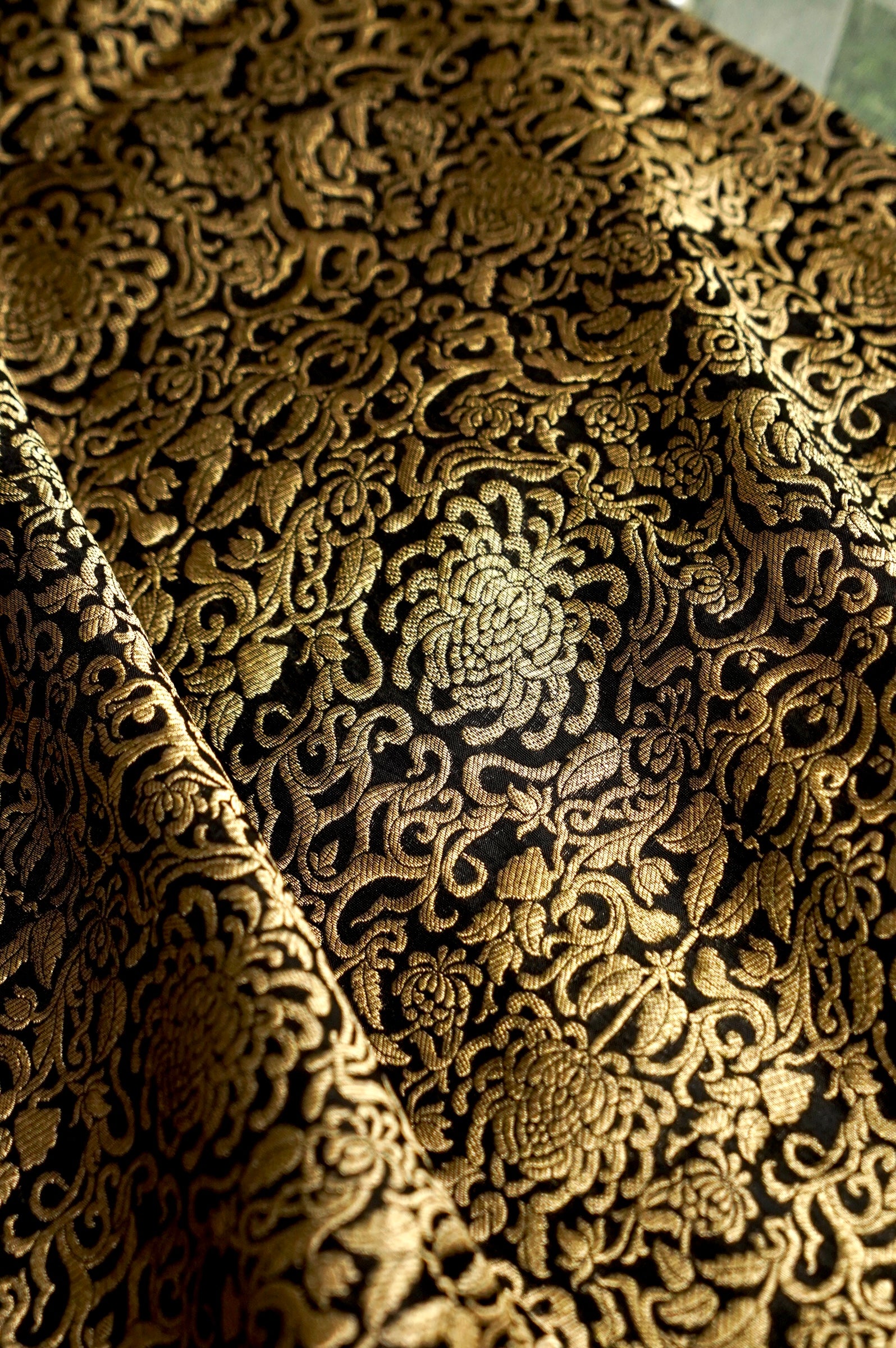 Pure Brocade Banarasi Arabesque Jaal Fabric in Black - Khinkhwab