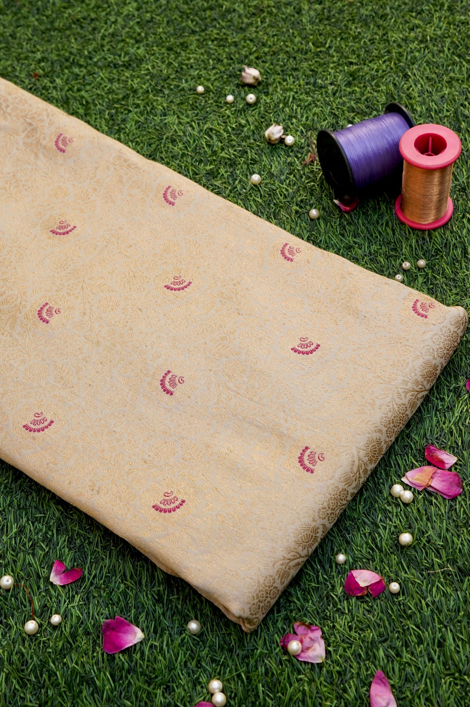 Pure Brocade Banarasi Fan Booti Fabric in White - Khinkhwab