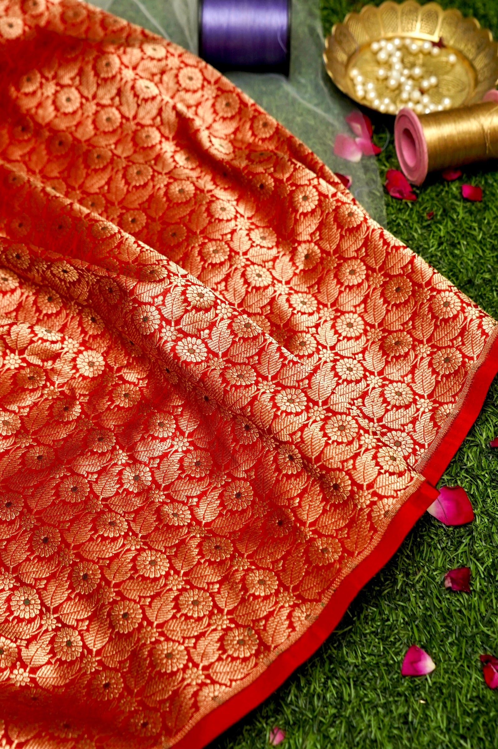 Pure Brocade Banarasi Leaf & Daisy Jaal Fabric in Red - Khinkhwab