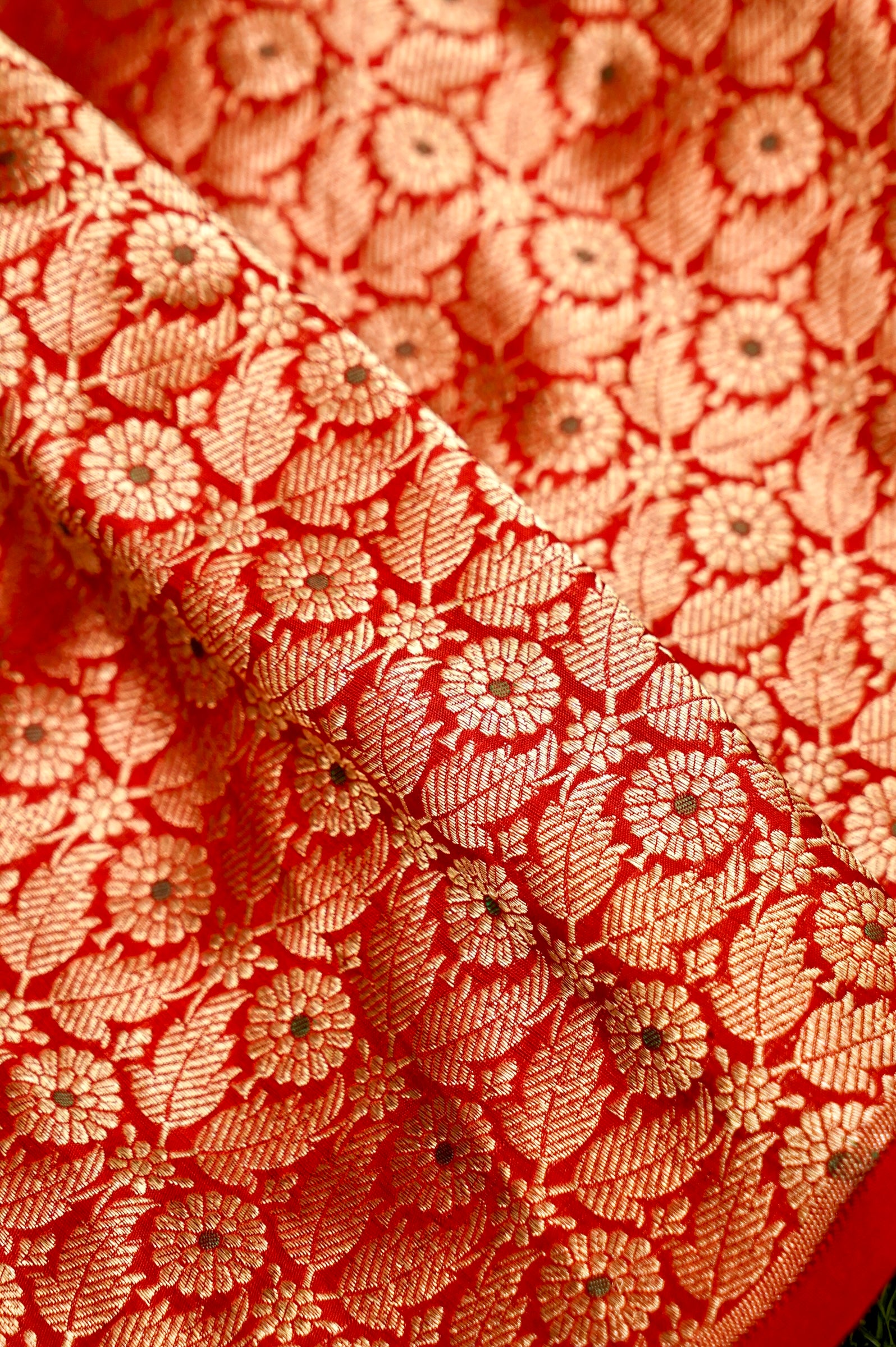 Pure Brocade Banarasi Leaf & Daisy Jaal Fabric in Red - Khinkhwab