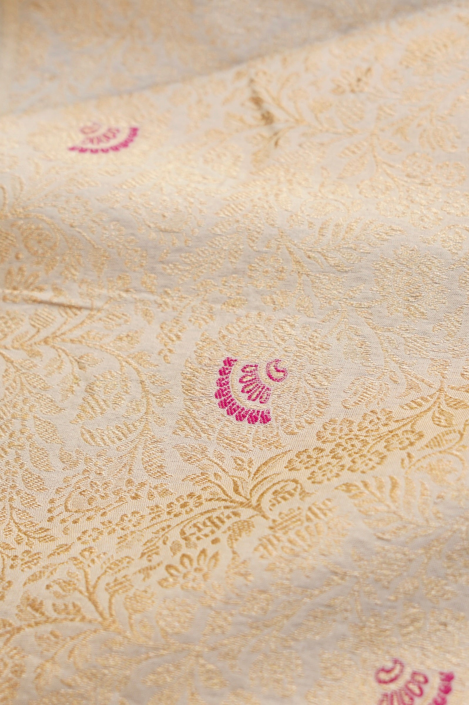 Pure Brocade Banarasi Fan Booti Fabric in White - Khinkhwab