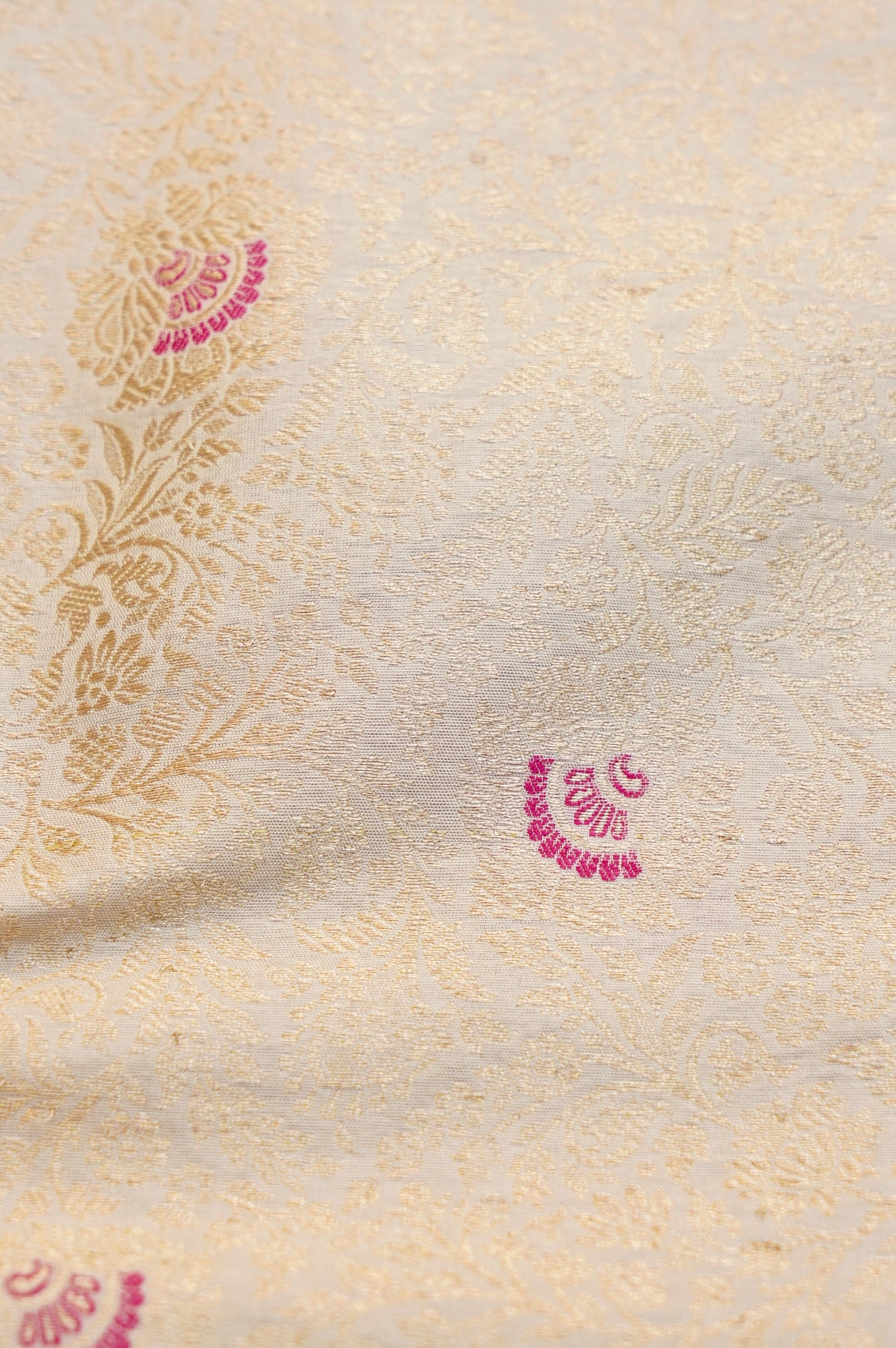 Pure Brocade Banarasi Fan Booti Fabric in White - Khinkhwab