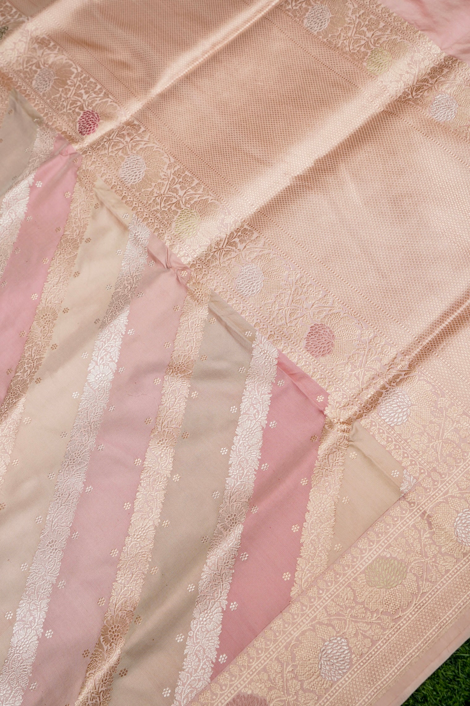 Banarasi Rangkat Katan Kadwa Handloom Saree in Pink Beige - Khinkhwab