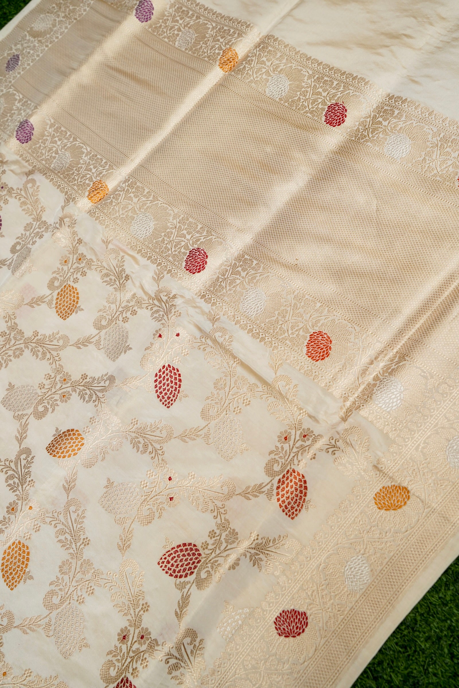 Banarasi Katan by Tissue Silk Kadwa Handloom Saree in Ivory - Khinkhwab