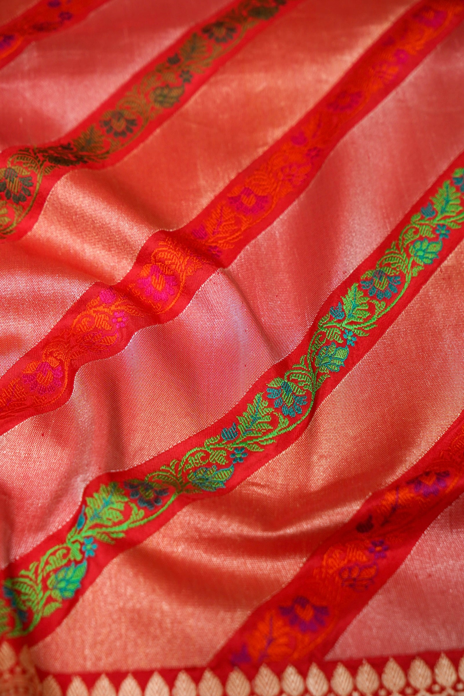 Coral Katan Silk Kadwa Leheriya Banarasi Saree - Khinkhwab