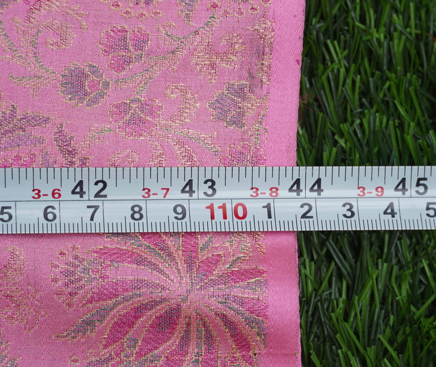 Handloom Banarasi Guldaoudi Tanchoi Silk Fabric