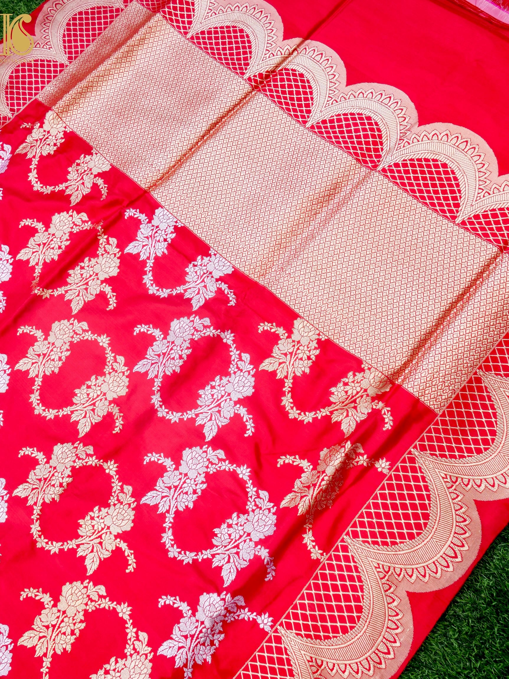 Banarasi Katan Silk Handwoven Kadwa Scalloped Border Saree