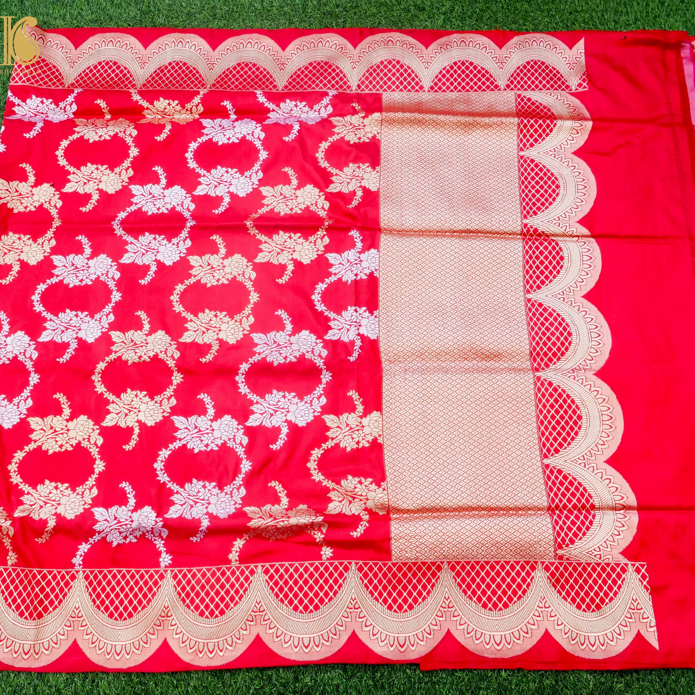 Banarasi Katan Silk Handwoven Kadwa Scalloped Border Saree