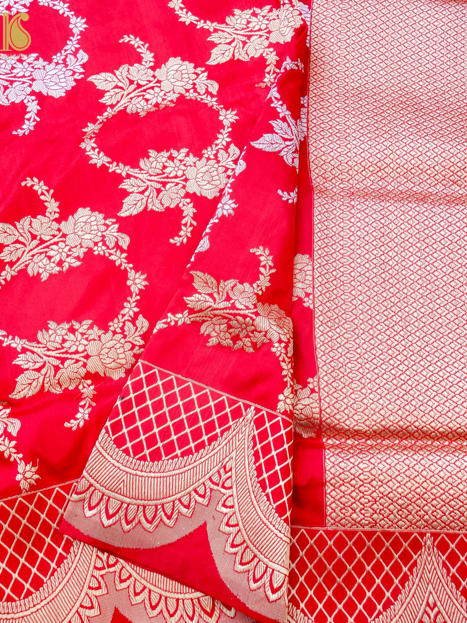 Banarasi Katan Silk Handwoven Kadwa Scalloped Border Saree