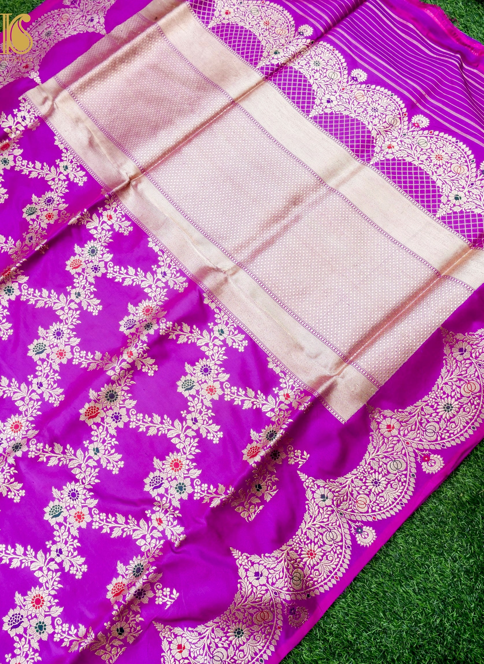 Banarasi Katan Silk Handwoven Kadwa Scalloped Border Saree
