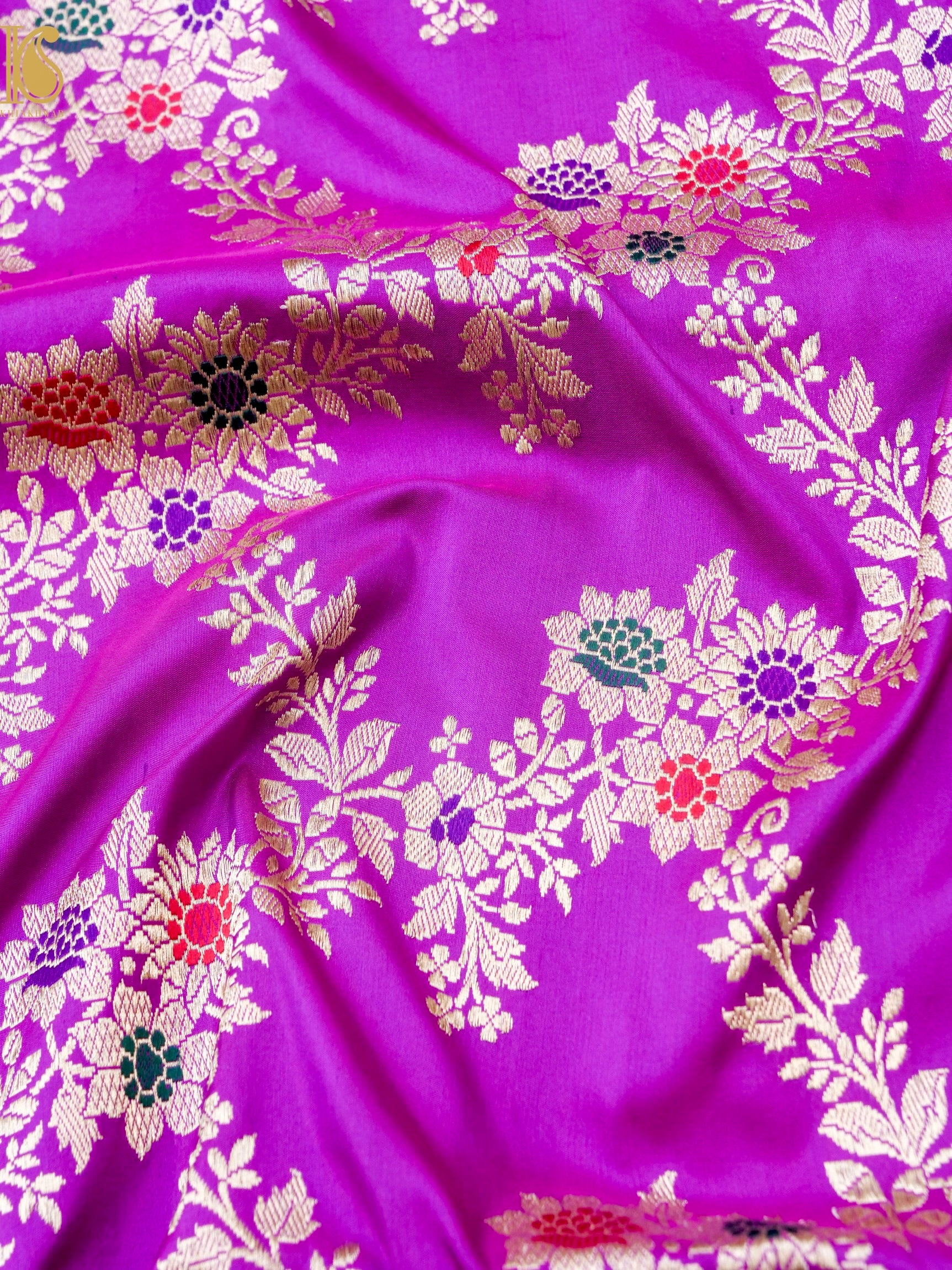 Banarasi Katan Silk Handwoven Kadwa Scalloped Border Saree