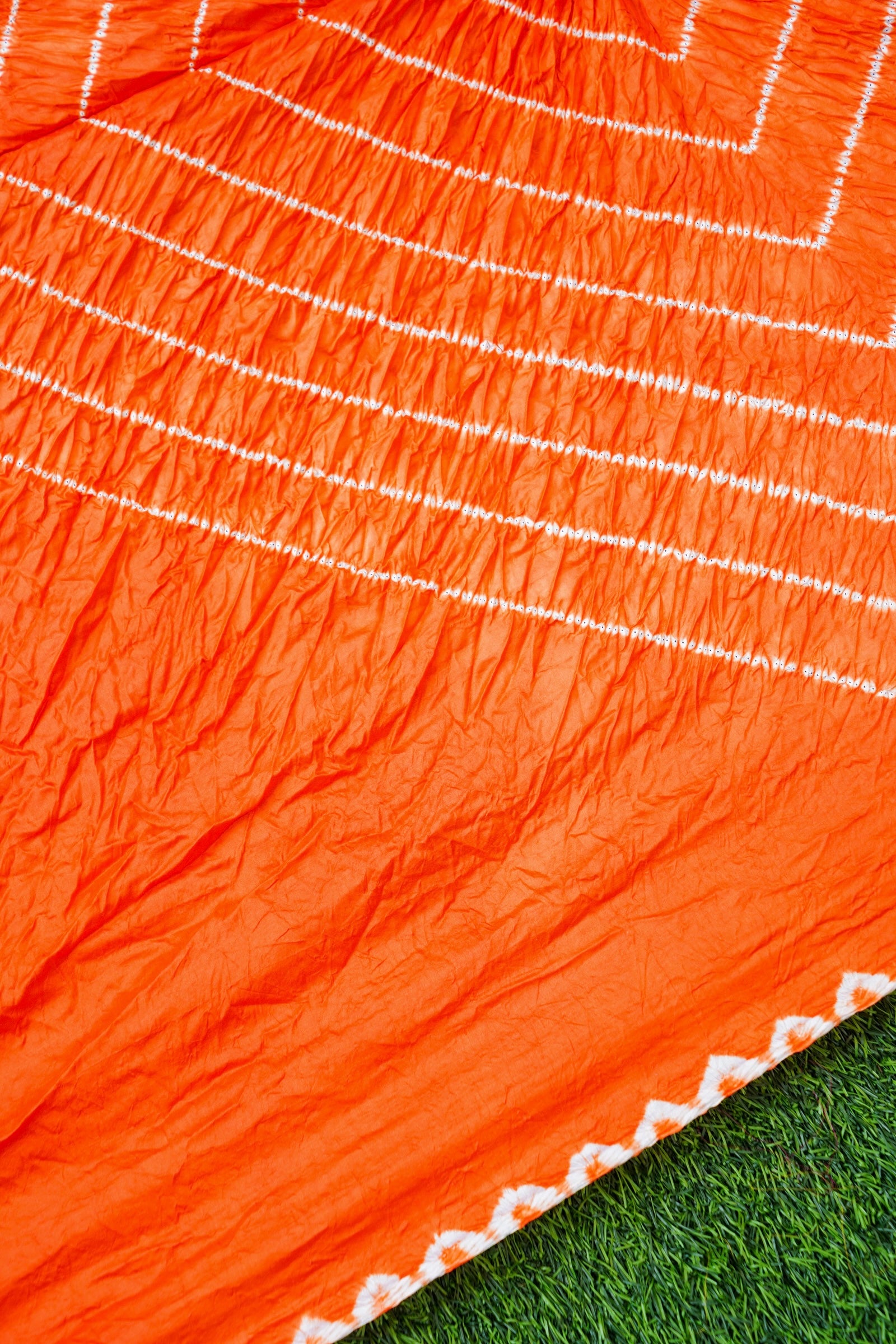 Handwoven Pure Silk Maharani Bandhani Hands Free Saree