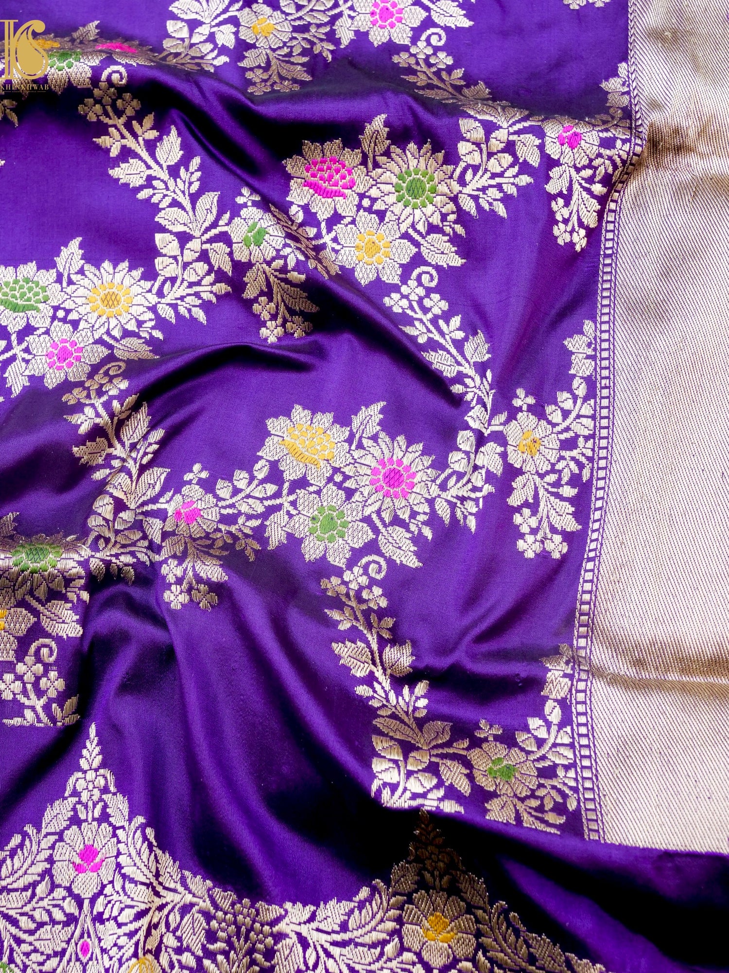Banarasi Katan Silk Handwoven Kadwa Scalloped Border Saree