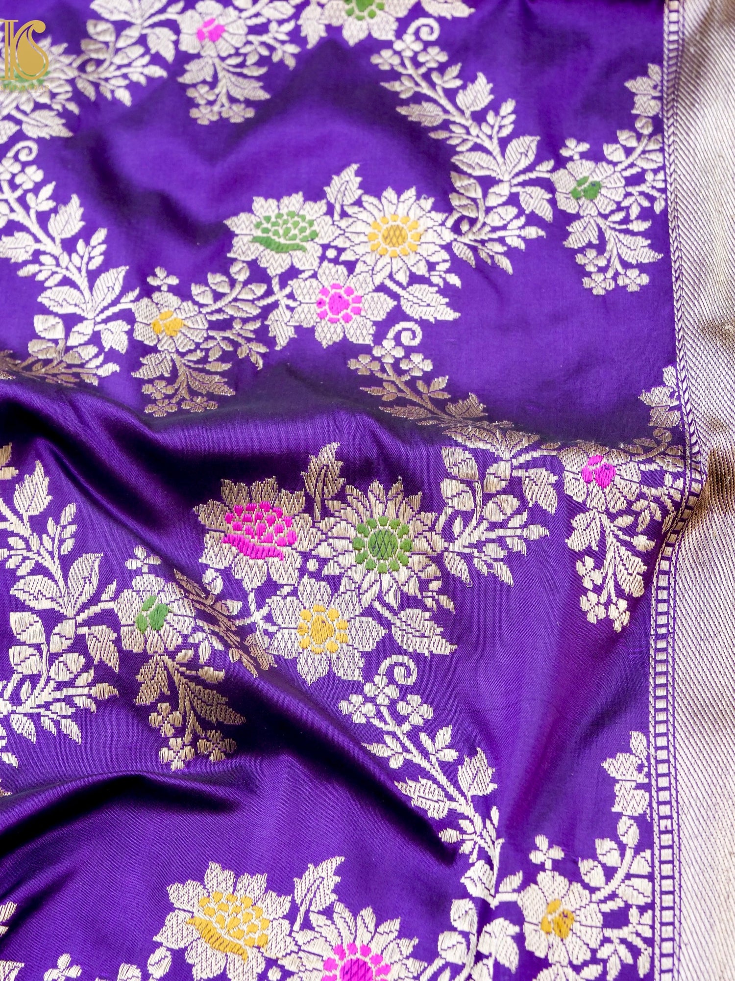 Banarasi Katan Silk Handwoven Kadwa Scalloped Border Saree