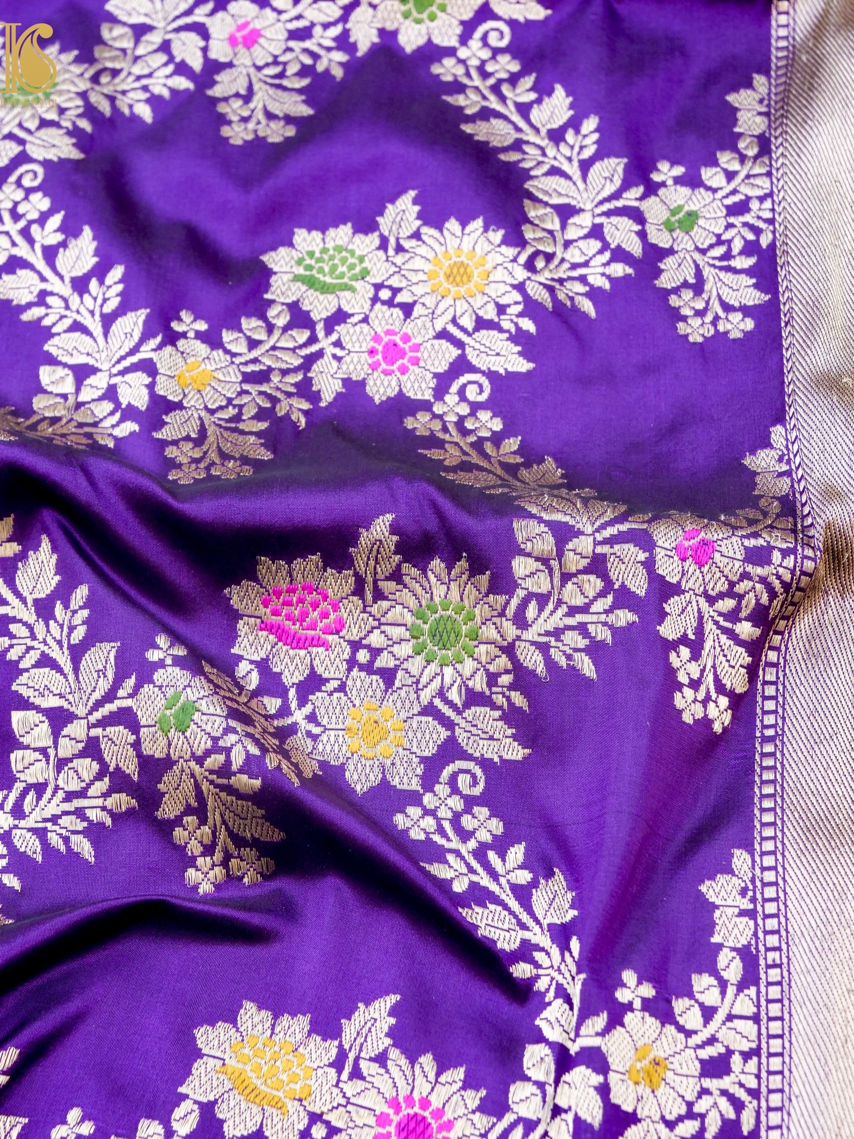 Banarasi Katan Silk Handwoven Kadwa Scalloped Border Saree