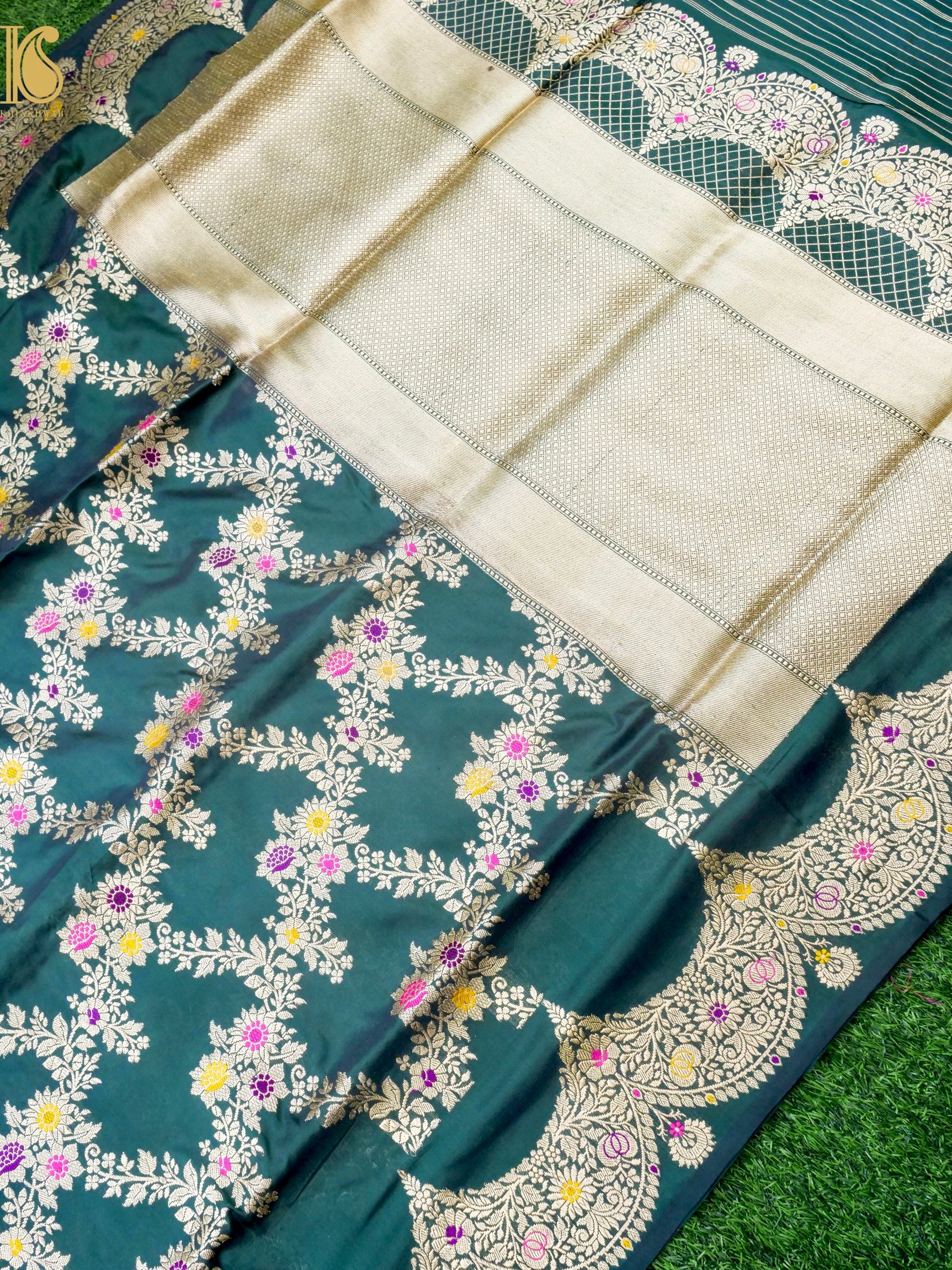 Banarasi Katan Silk Handwoven Kadwa Scalloped Border Saree