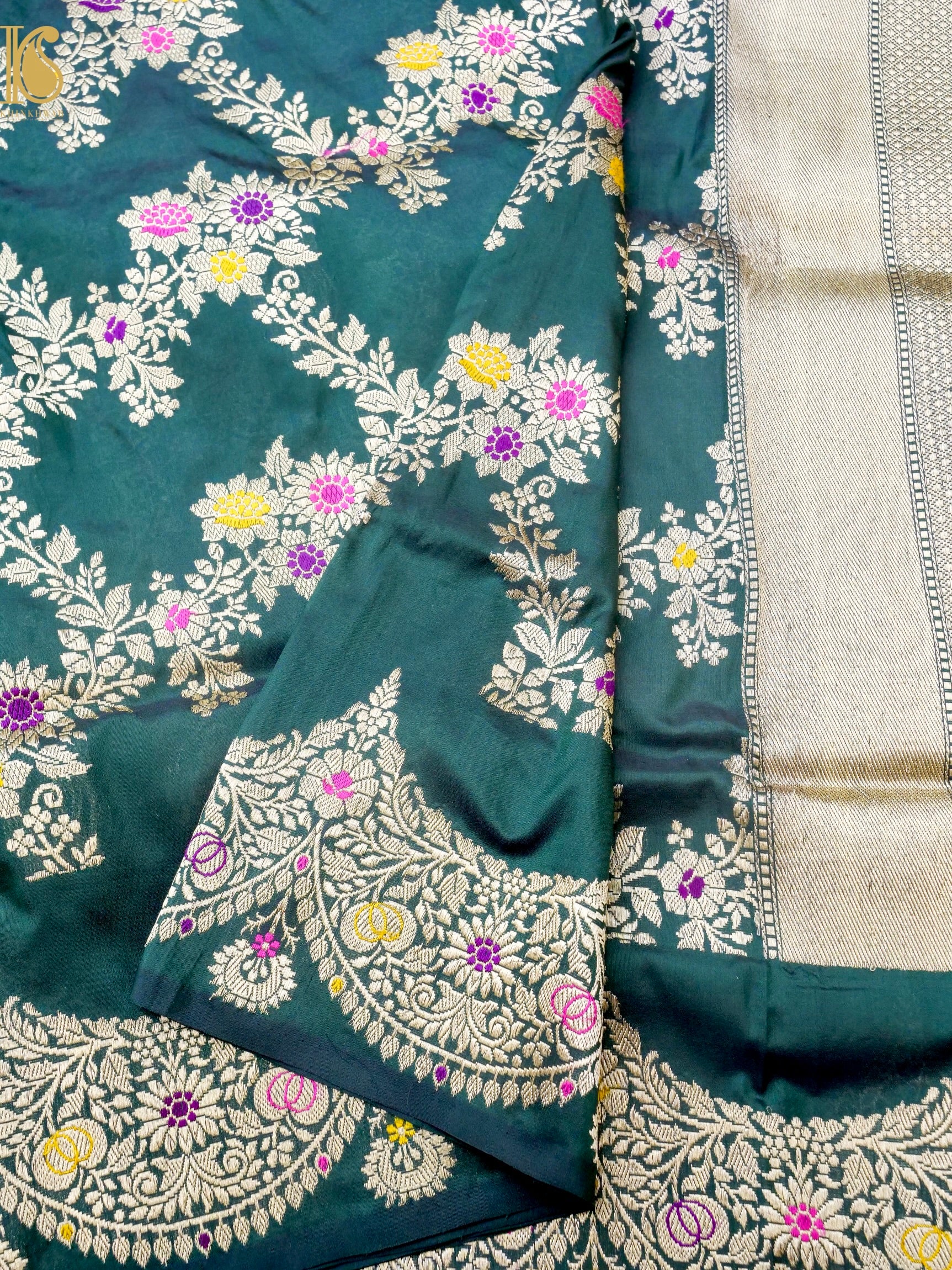 Banarasi Katan Silk Handwoven Kadwa Scalloped Border Saree