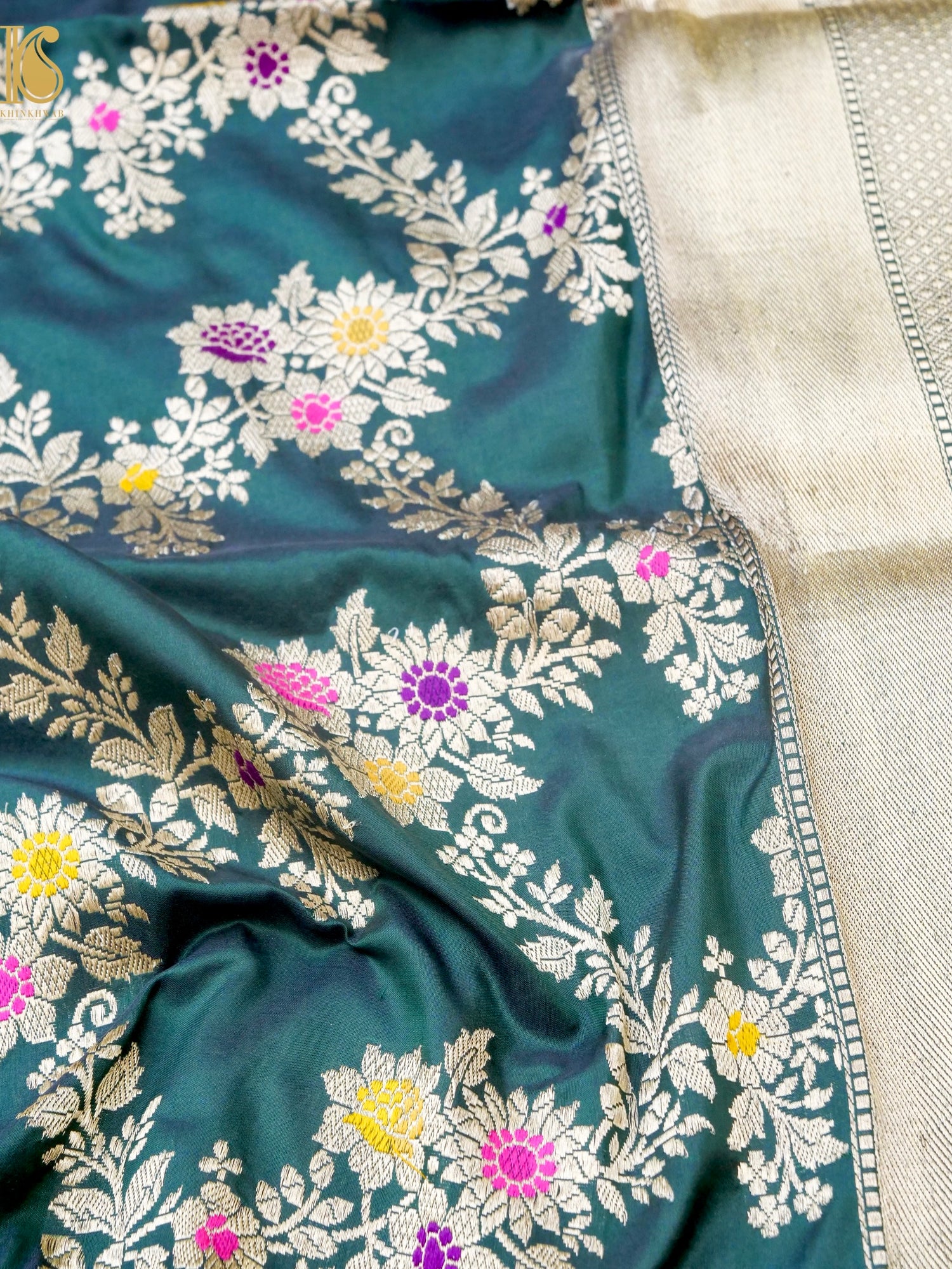 Banarasi Katan Silk Handwoven Kadwa Scalloped Border Saree