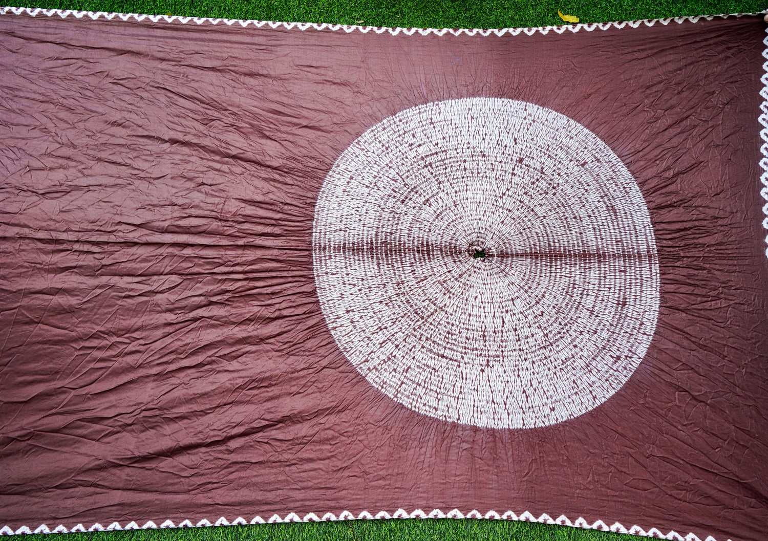 Handwoven Pure Silk Maharani Bandhani Hands Free Saree