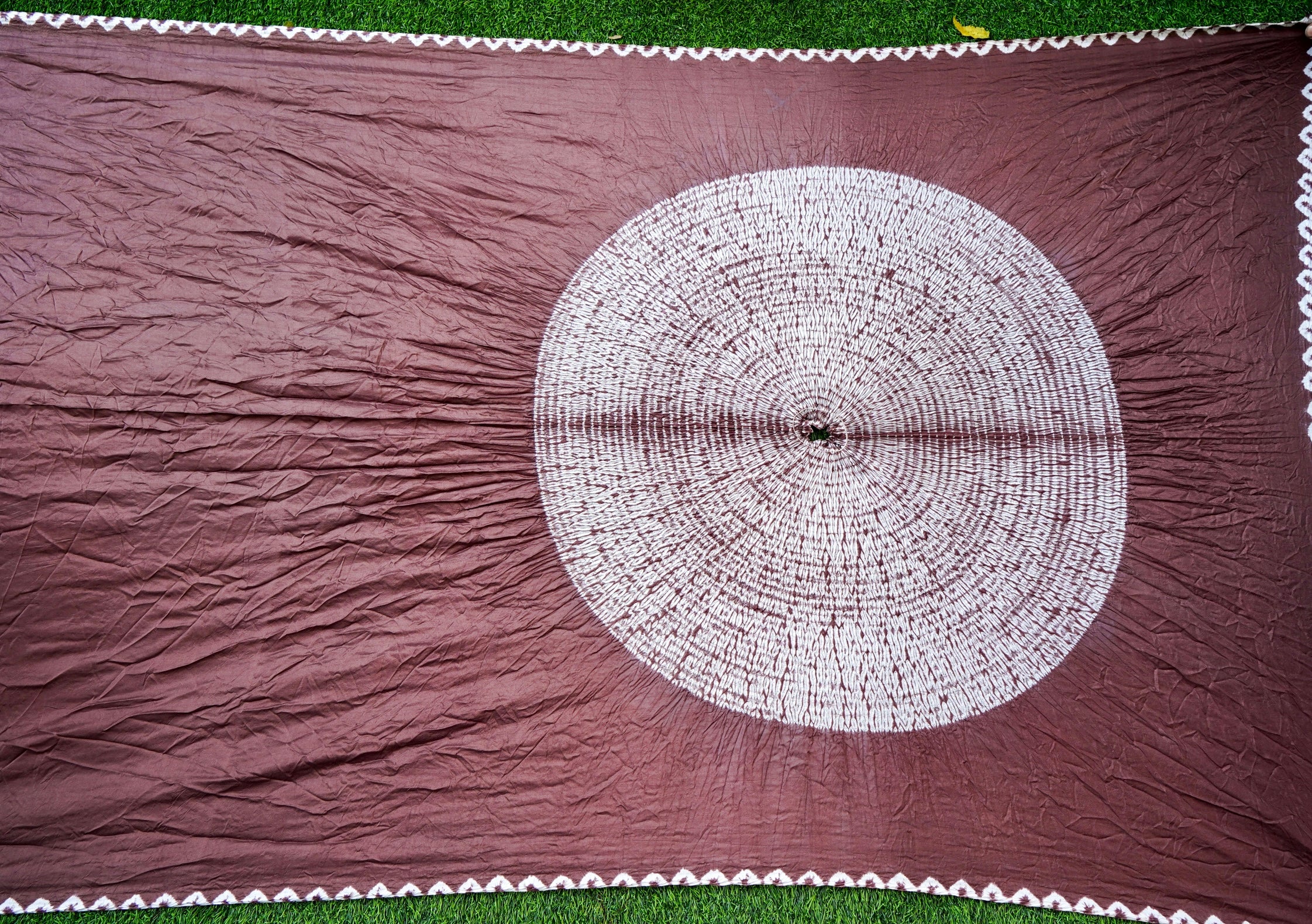 Handwoven Pure Silk Maharani Bandhani Hands Free Saree