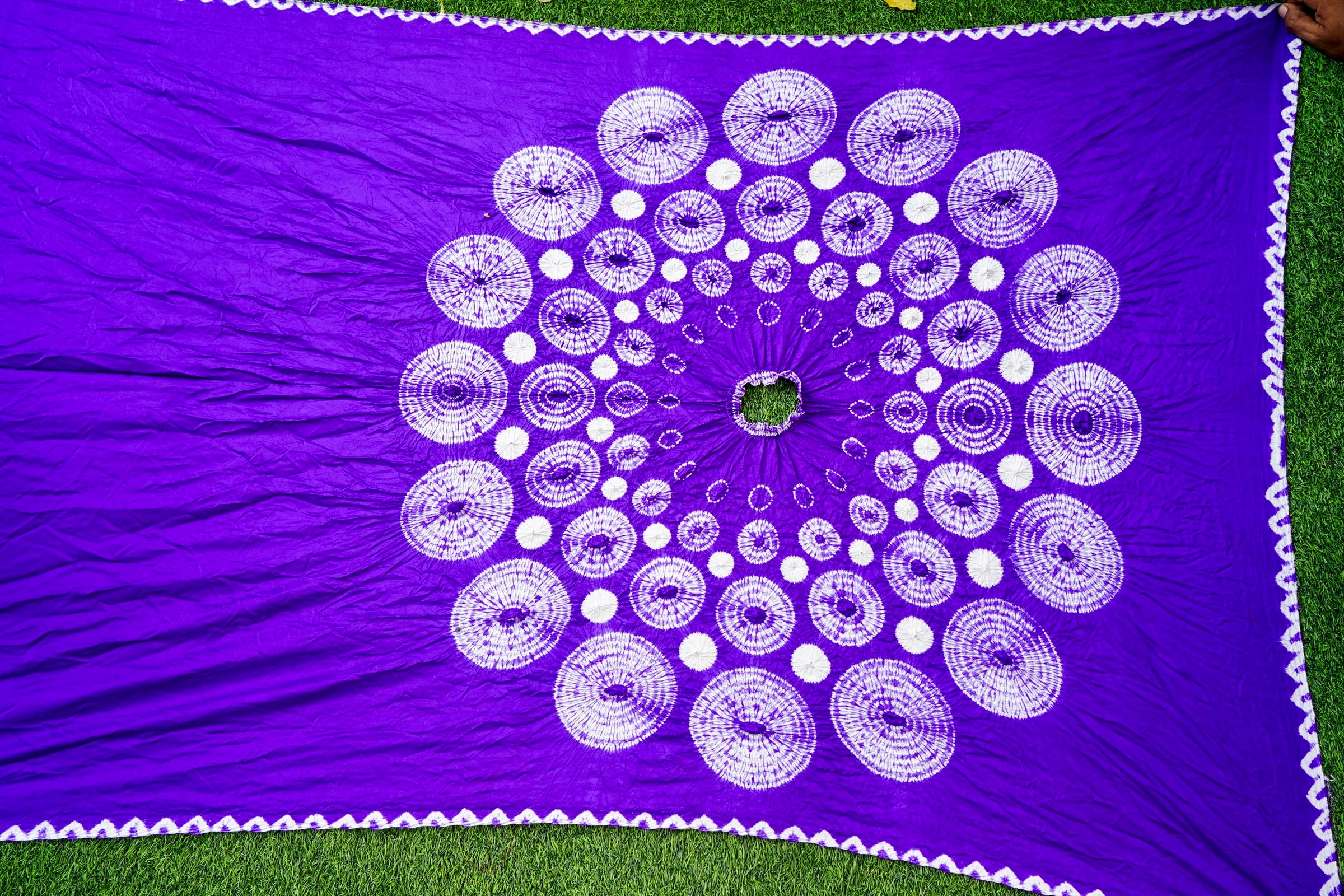Handwoven Pure Silk Maharani Bandhani Hands Free Saree