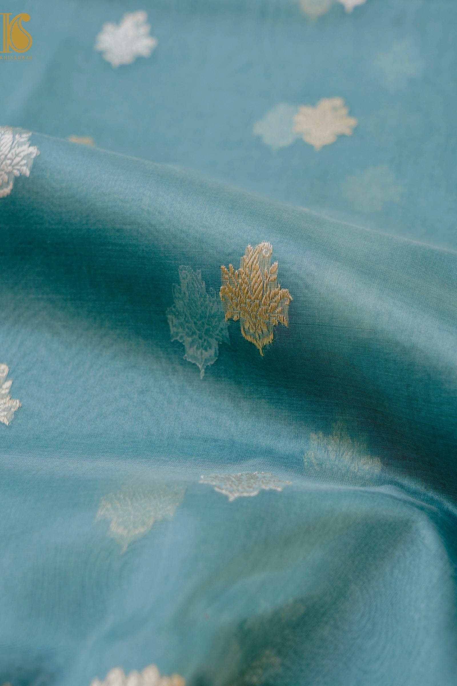 Kora Handloom Banarasi Saree with Kadwa Katan Border