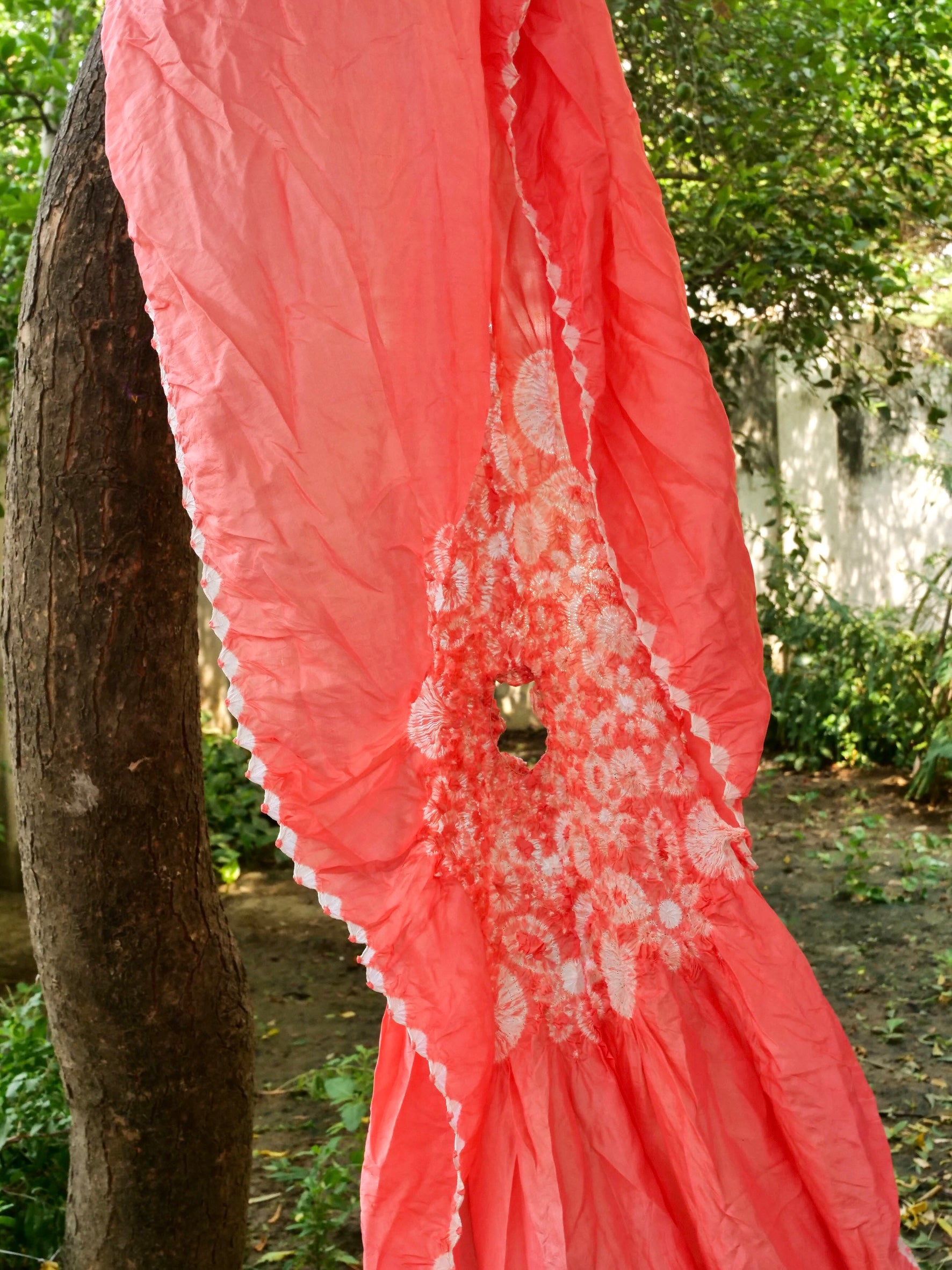 Handwoven Pure Silk Maharani Bandhani Hands Free Saree