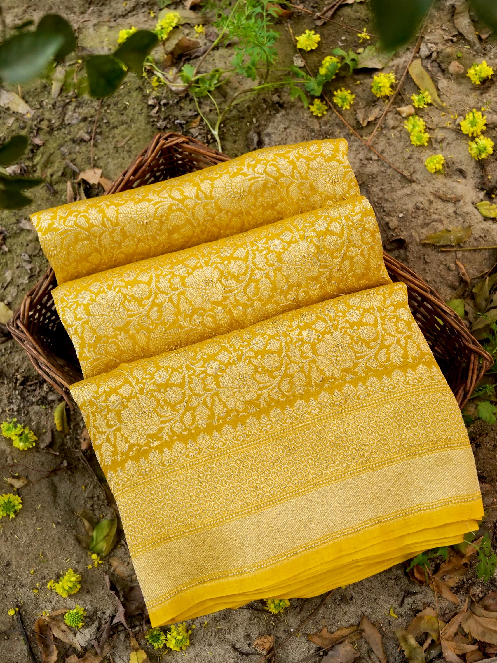 Handloom Banarasi Crepe Silk Saree with Zari Brocade - Khinkhwab