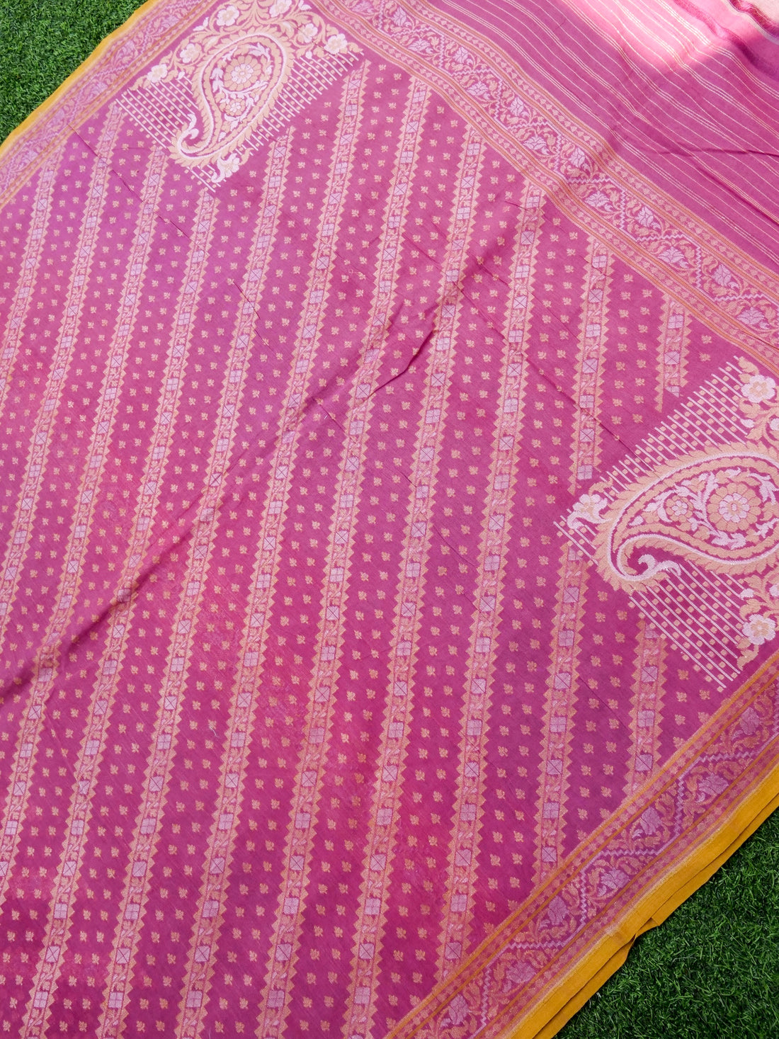 Banarasi Cotton Handloom Jamdani Ektara Saree - Khinkhwab